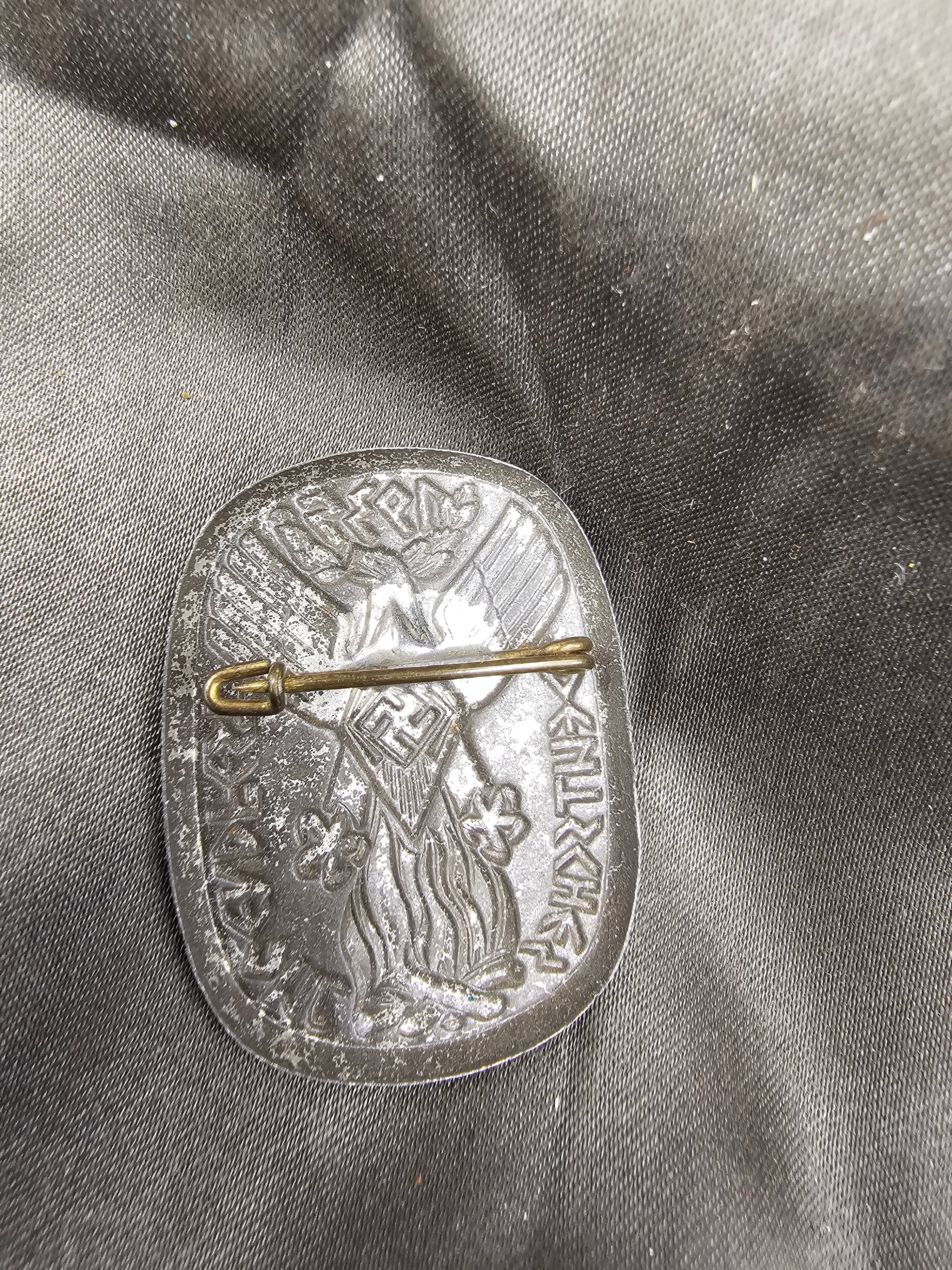 WWII GERMAN 1935 HITLER YOUTH FESTIVAL TINNIE — image 2