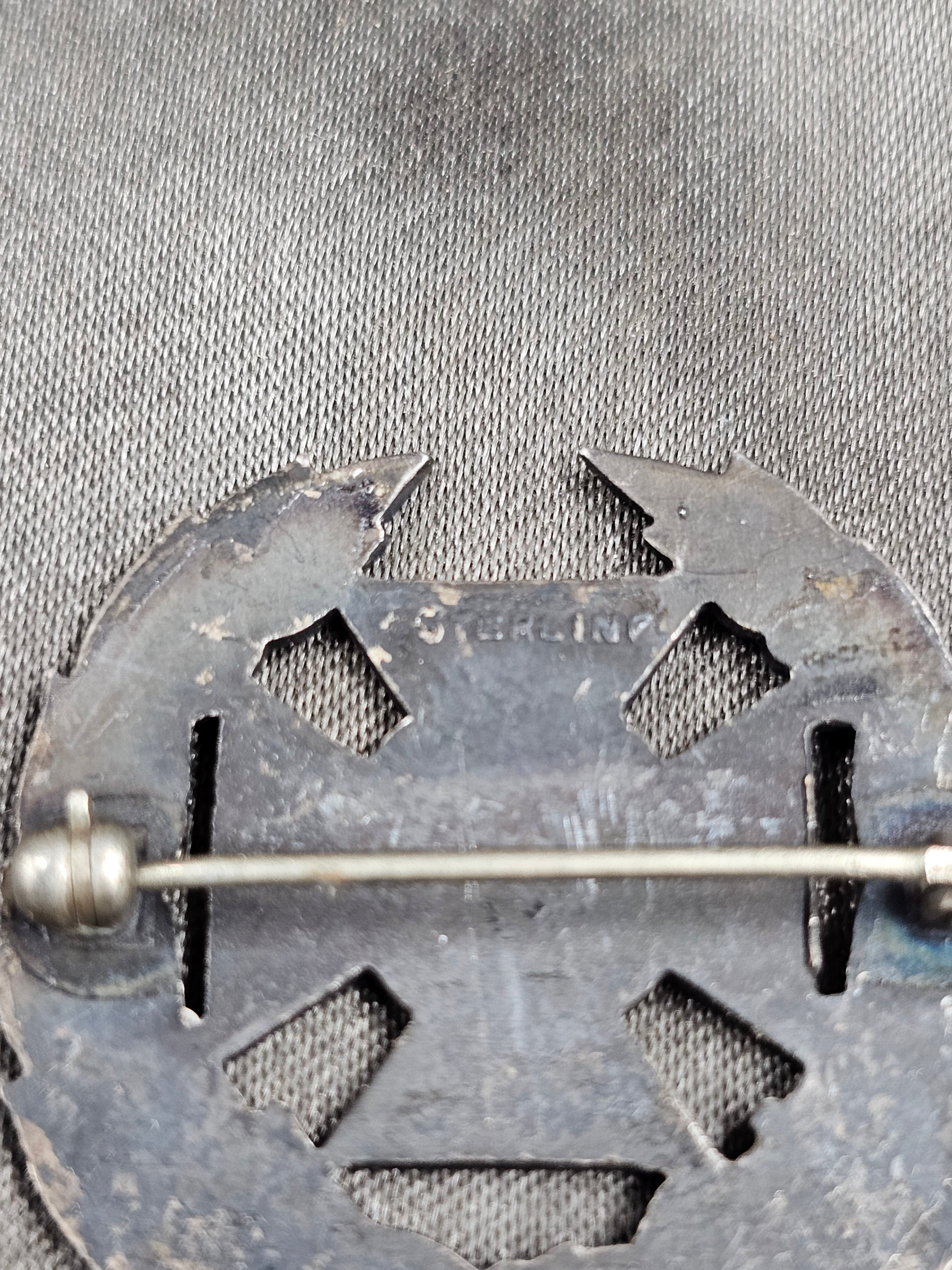 WWII US MARKSMANSHIP BADGE — image 4