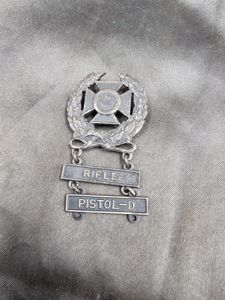 WWII US MARKSMANSHIP BADGE