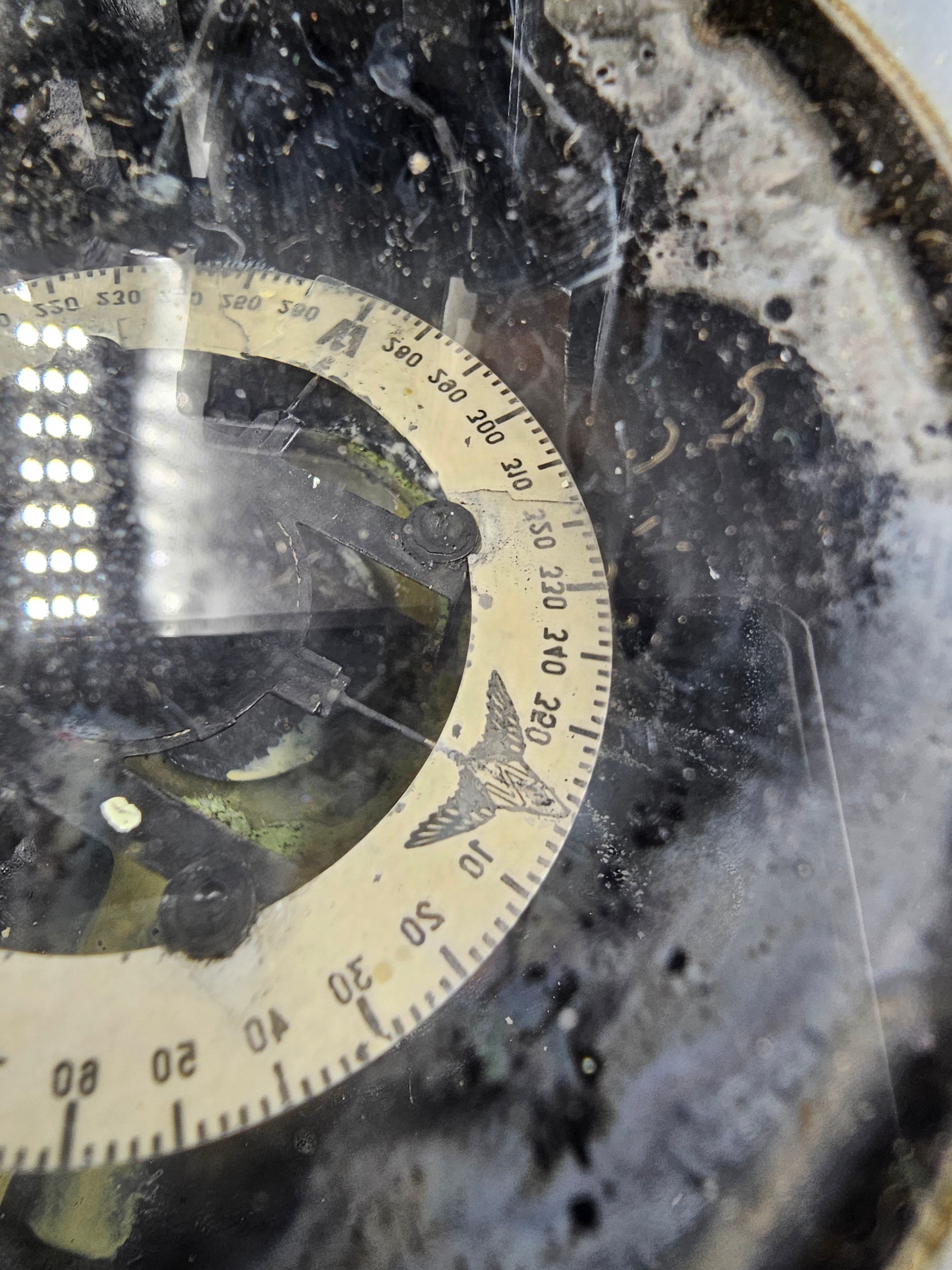 WWII BRITISH TYPE 06 HANDHELD COMPASS — image 3