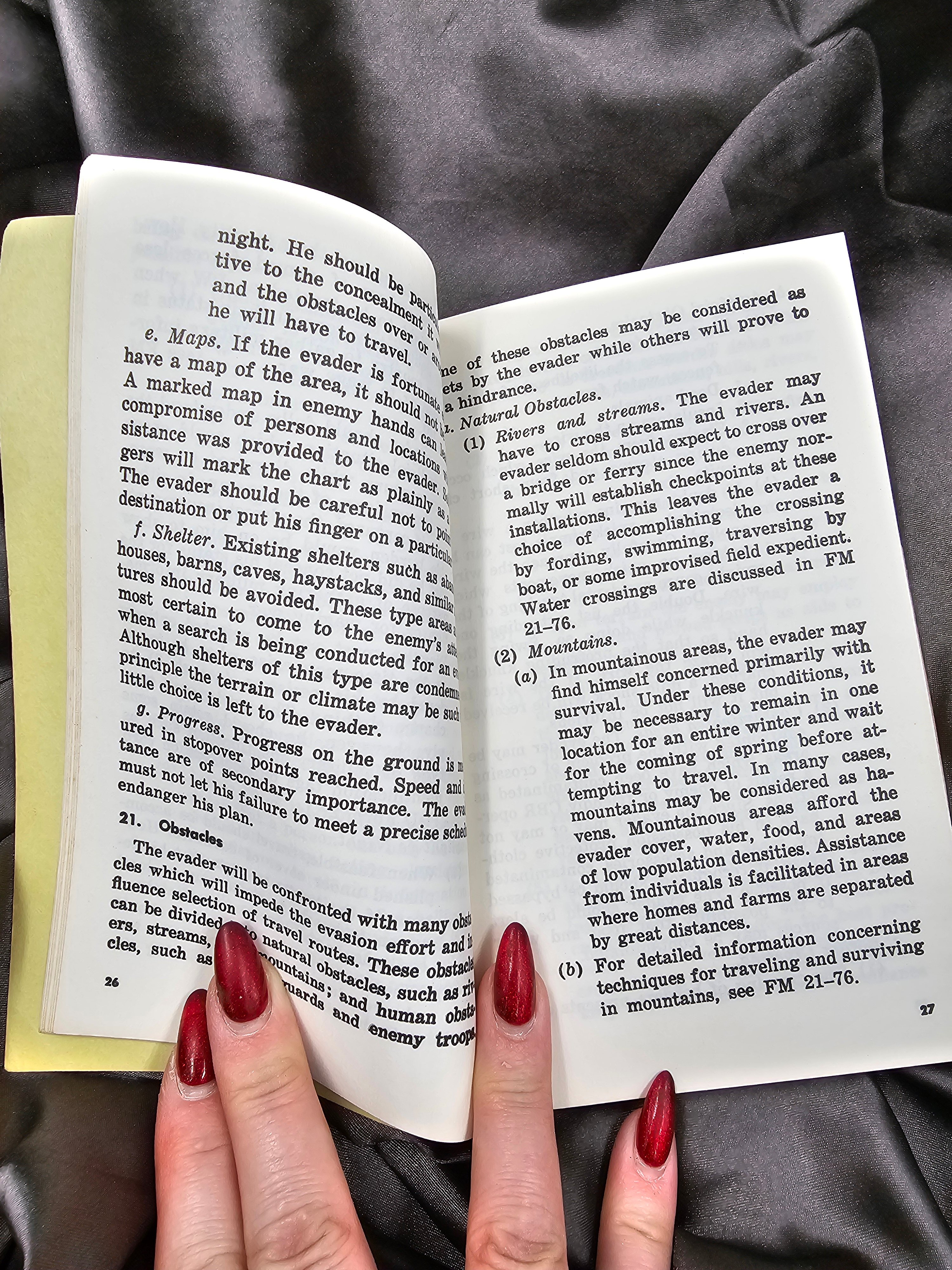 VIETNAM WAR ESCAPE AND EVASION MANUAL — image 4