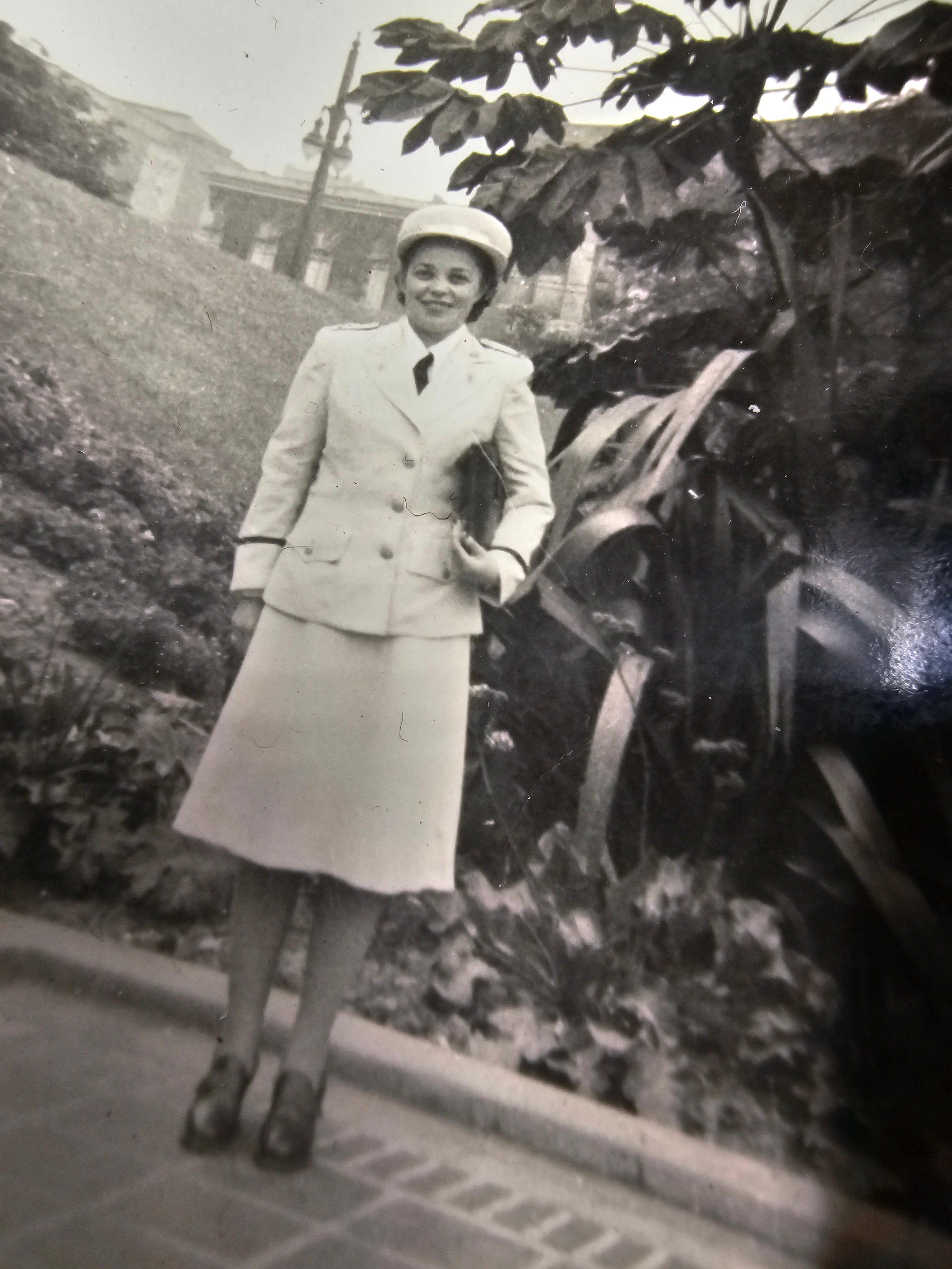 WWII ARMY NURSE PHOTOGRAPHS — image 4