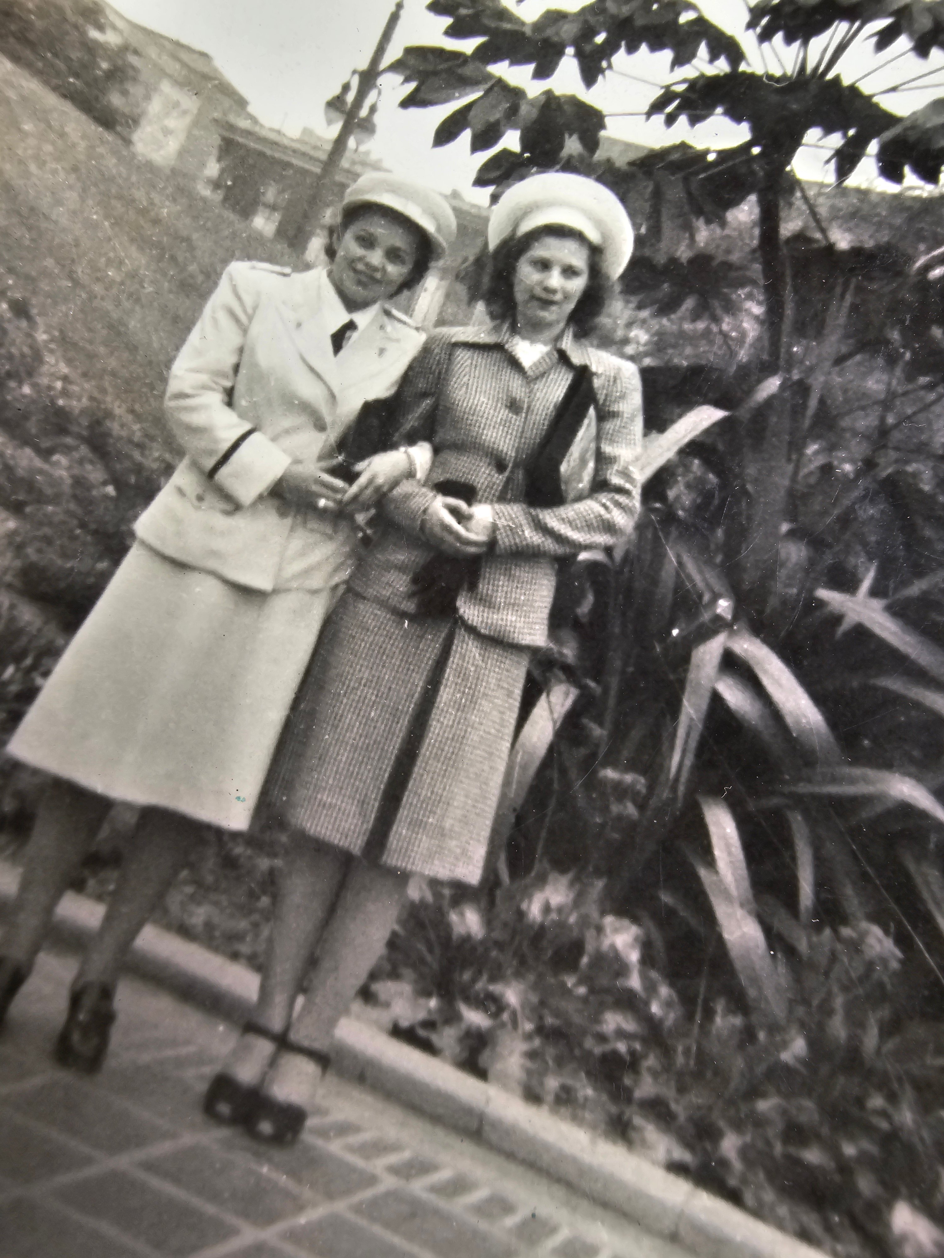 WWII ARMY NURSE PHOTOGRAPHS — image 5