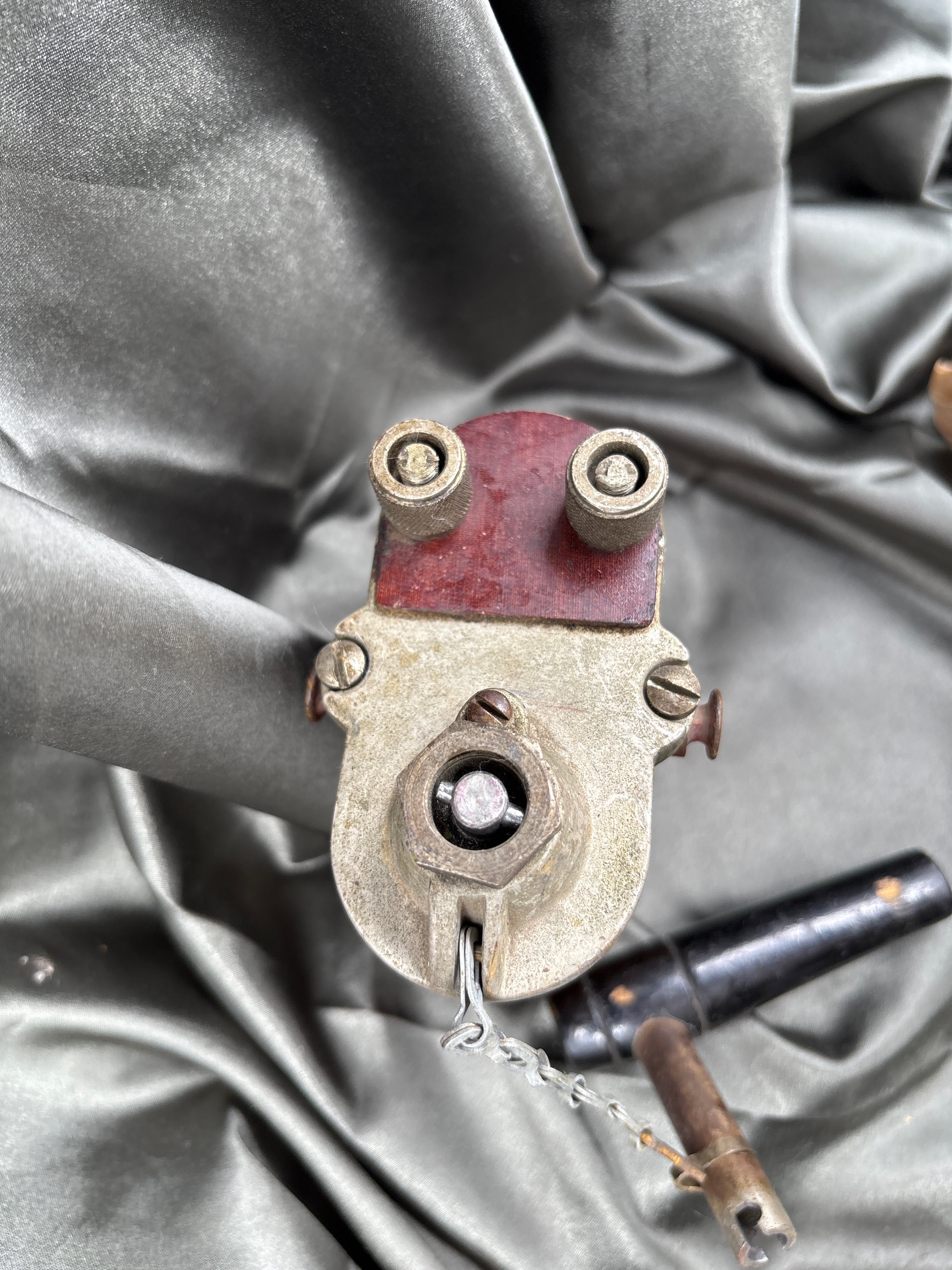 WWII TEN CAPS ARMY DETONATOR — image 4