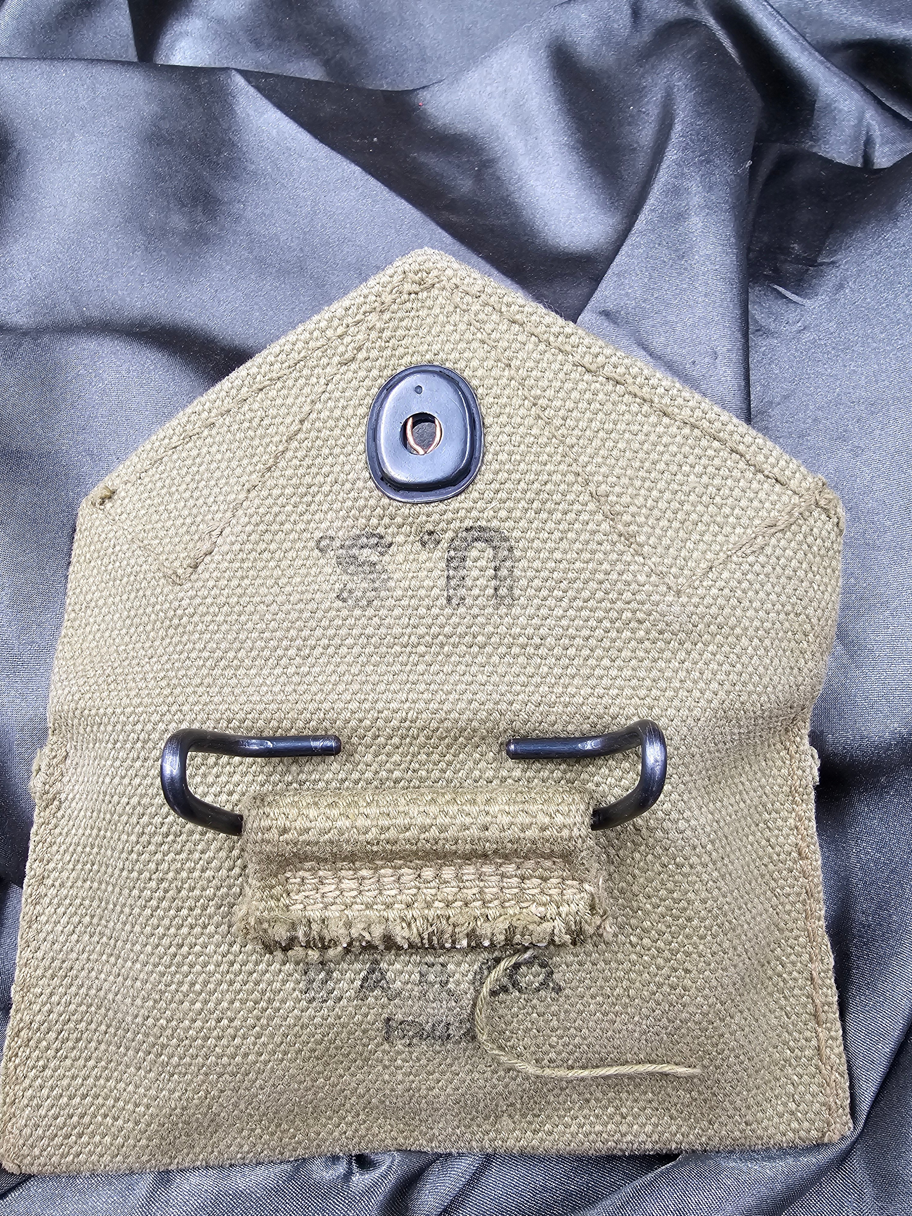 WWII US FIRST AID CARLISLE BANDAGE AND POUCH — image 3