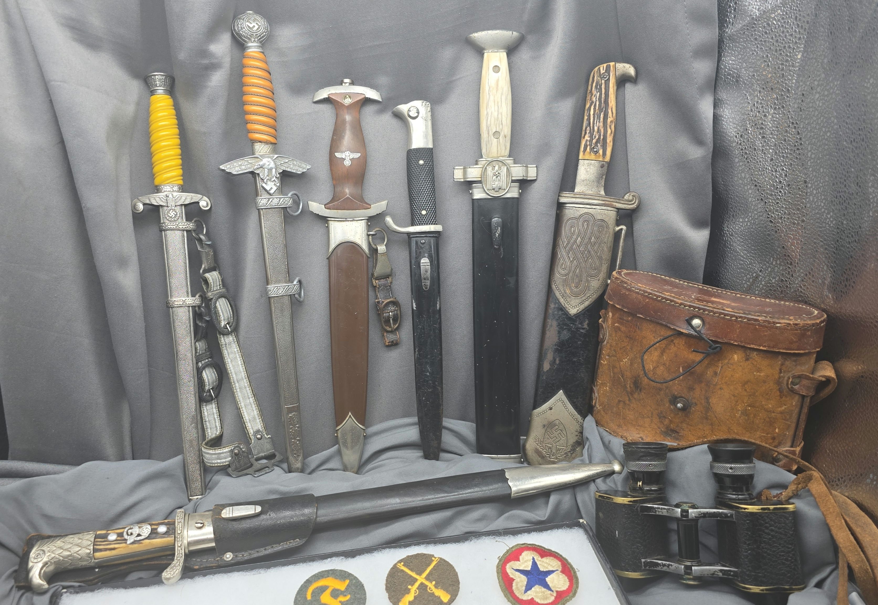 GI Bringback Grouping, Daggers, Binos & Insignia — image 2