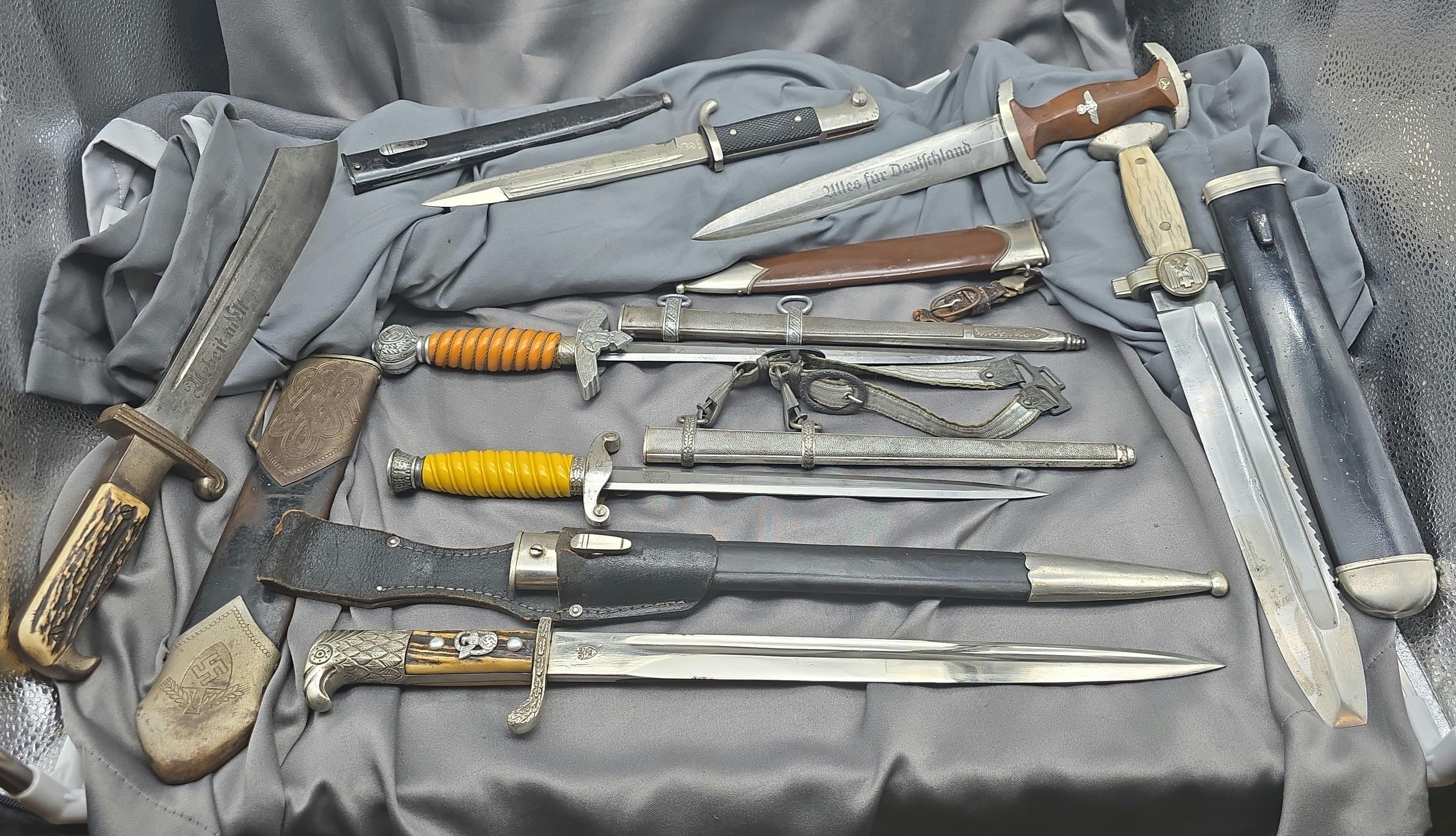 GI Bringback Grouping, Daggers, Binos & Insignia — image 5