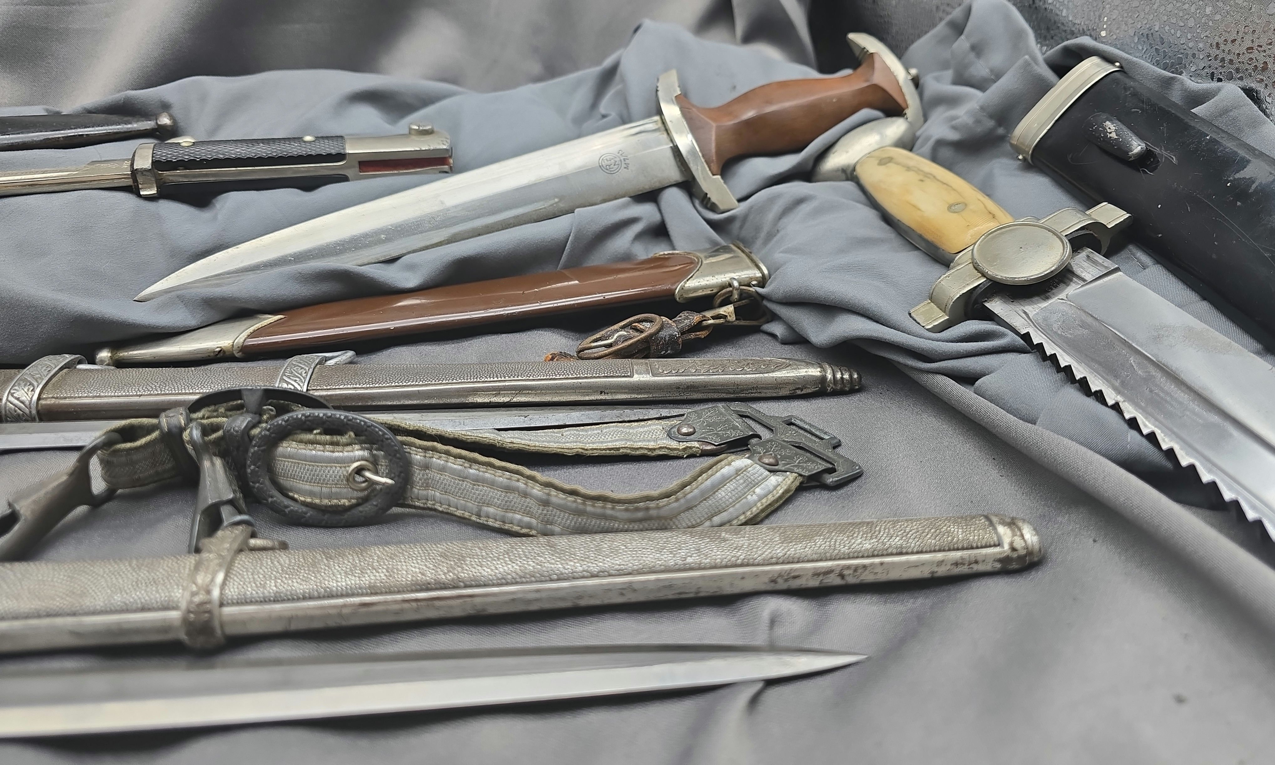 GI Bringback Grouping, Daggers, Binos & Insignia — image 9