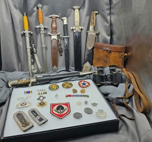 GI Bringback Grouping, Daggers, Binos & Insignia