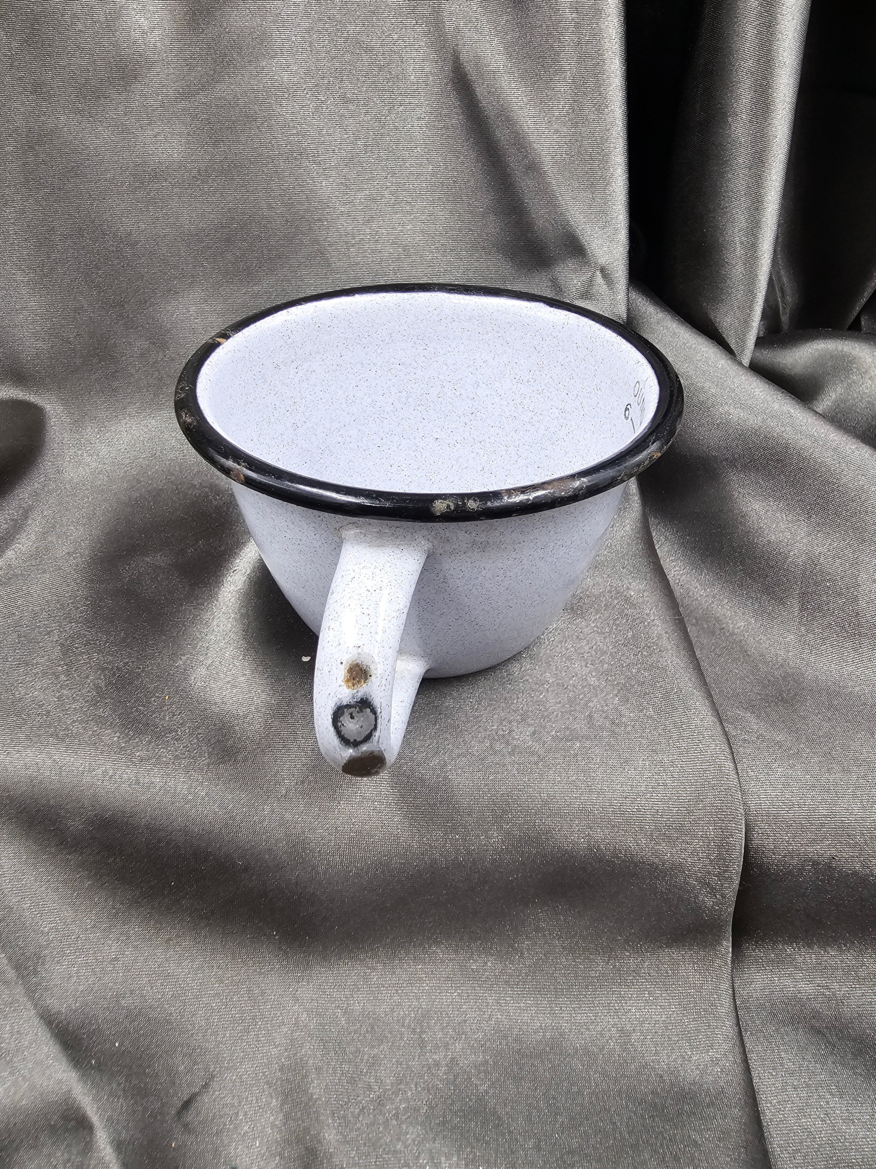 VINTAGE US NAVY MEASURING CUP — image 2