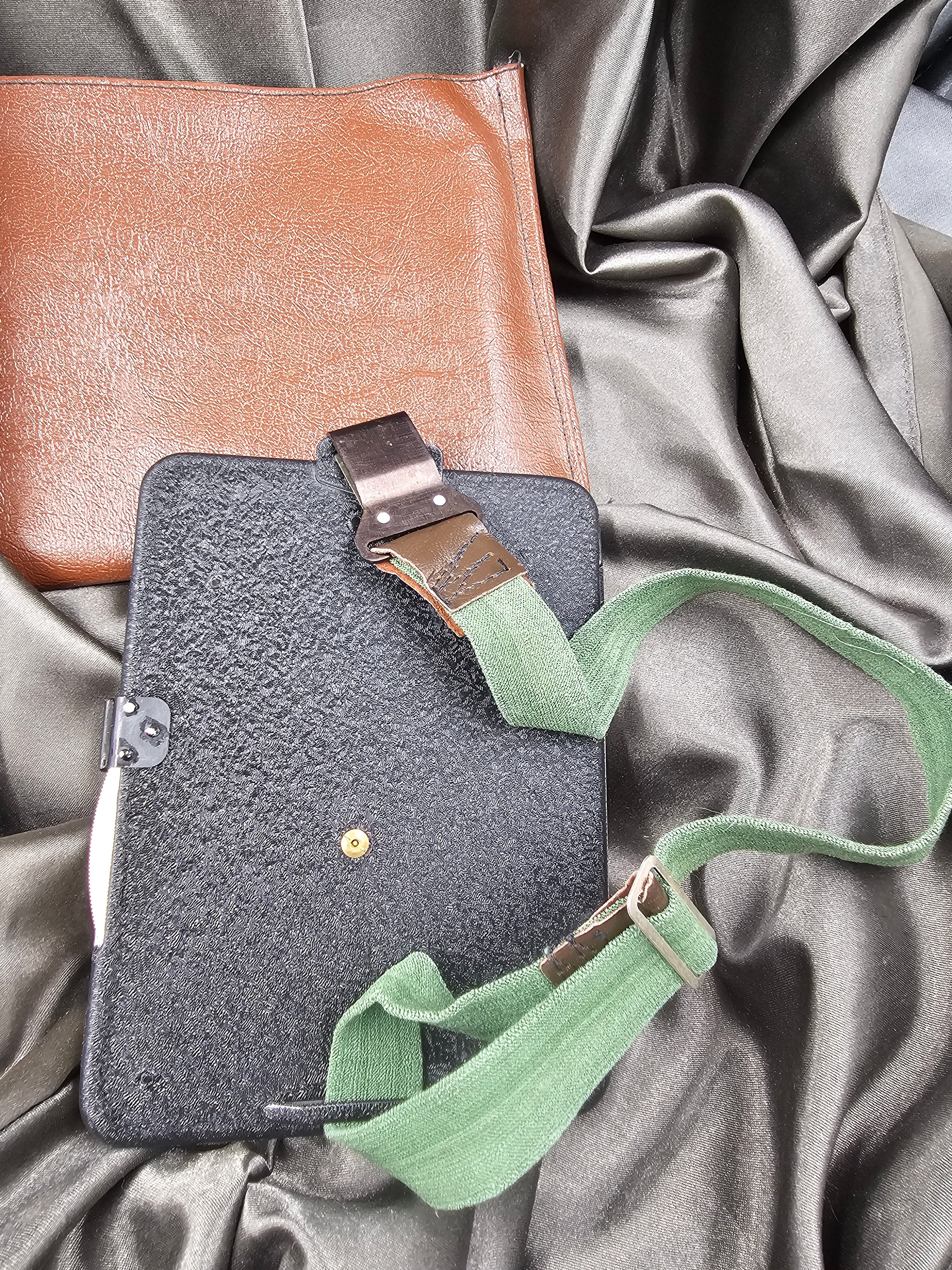 SOVIET AIR FORCE KNEE CLIPBOARD — image 3