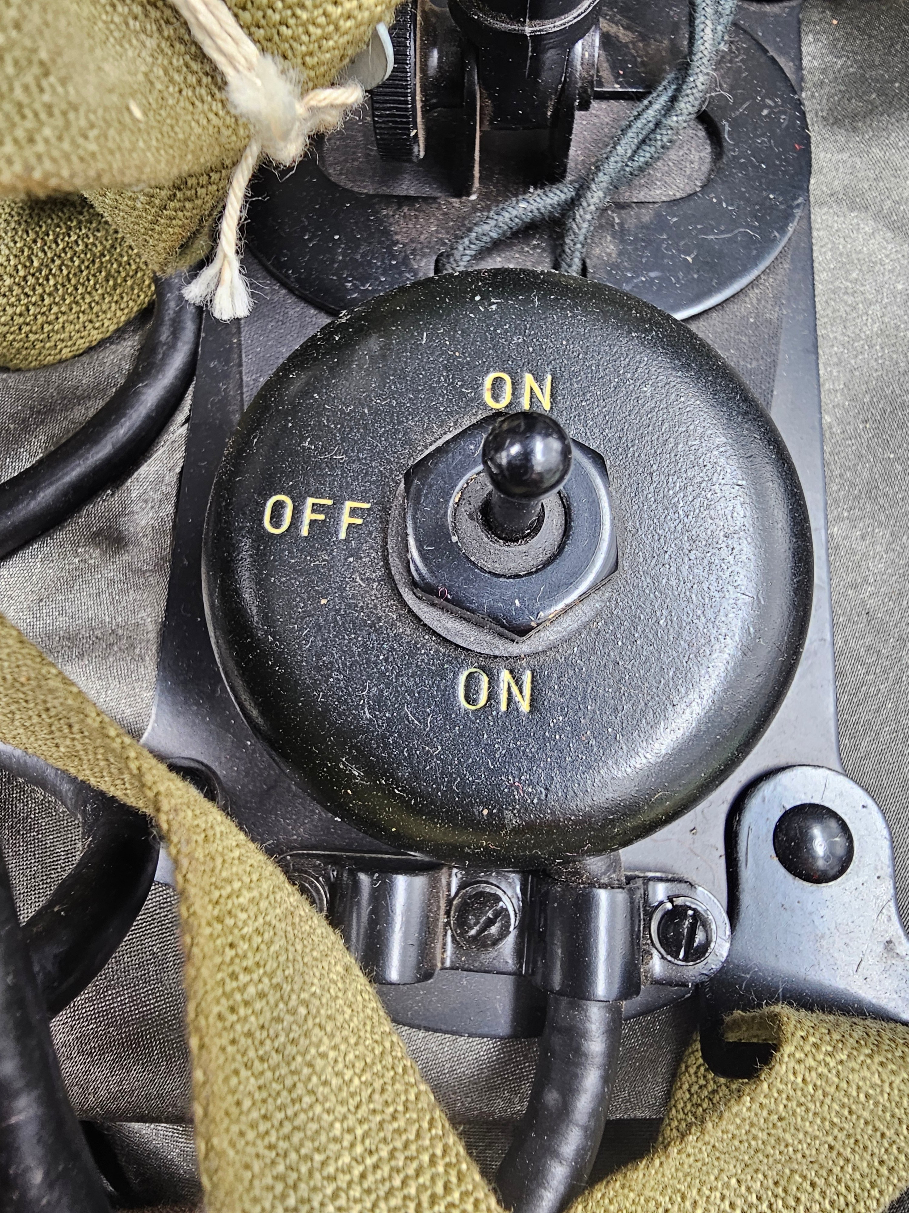 WWII ERA T26 ARMY SIGNAL CORPS CHEST MICROPHONE — image 2