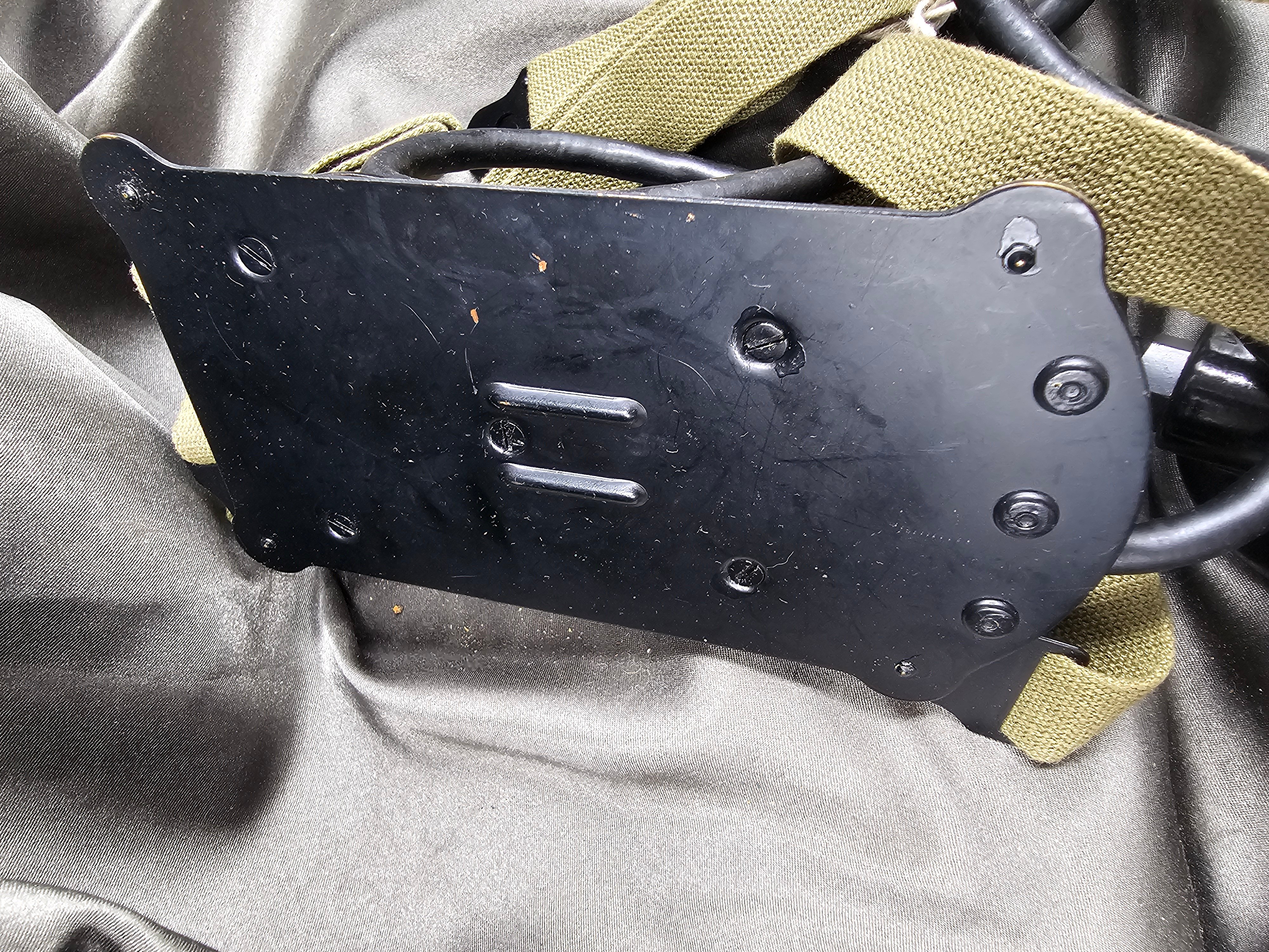 WWII ERA T26 ARMY SIGNAL CORPS CHEST MICROPHONE — image 4