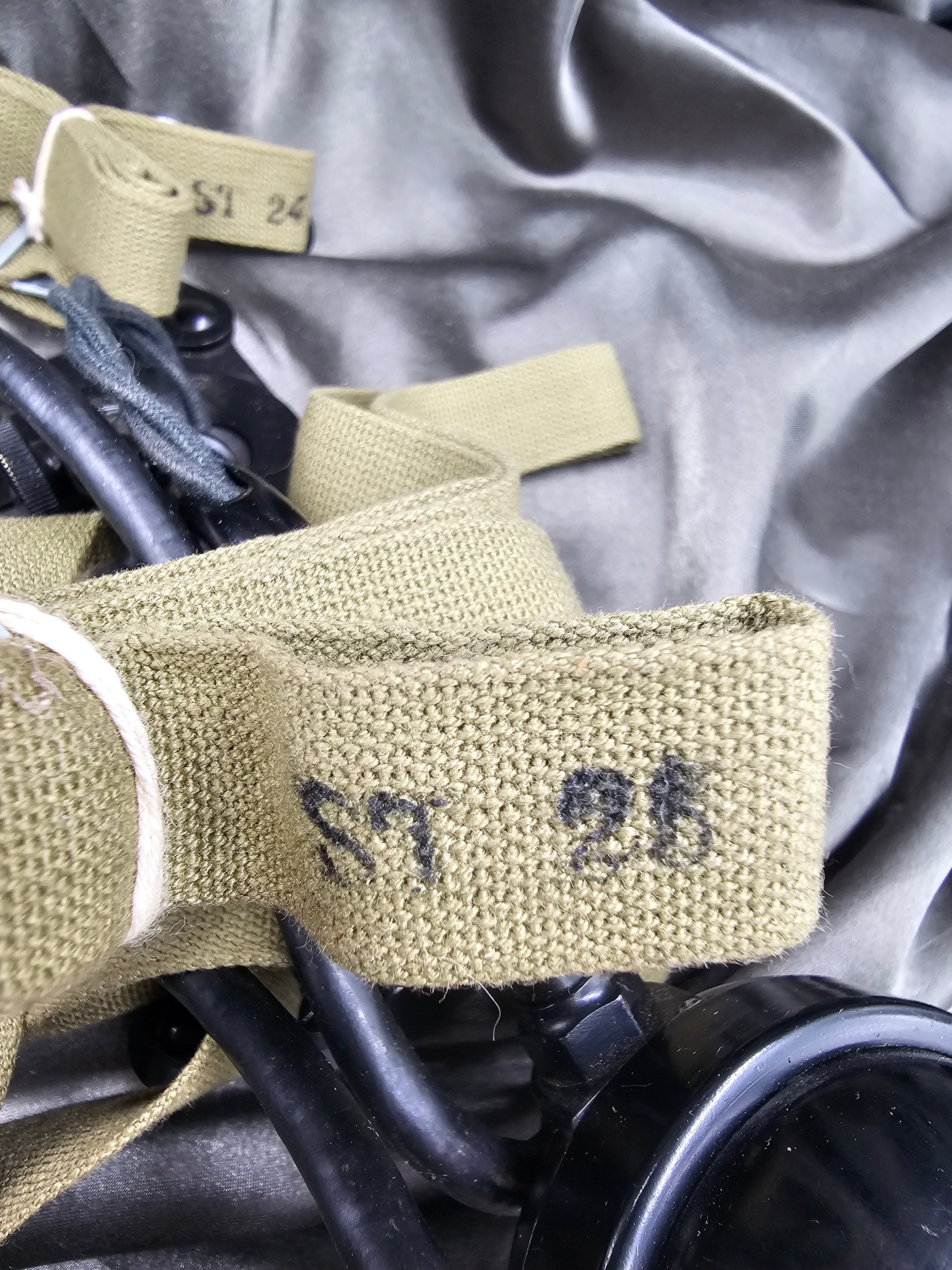 WWII ERA T26 ARMY SIGNAL CORPS CHEST MICROPHONE — image 6