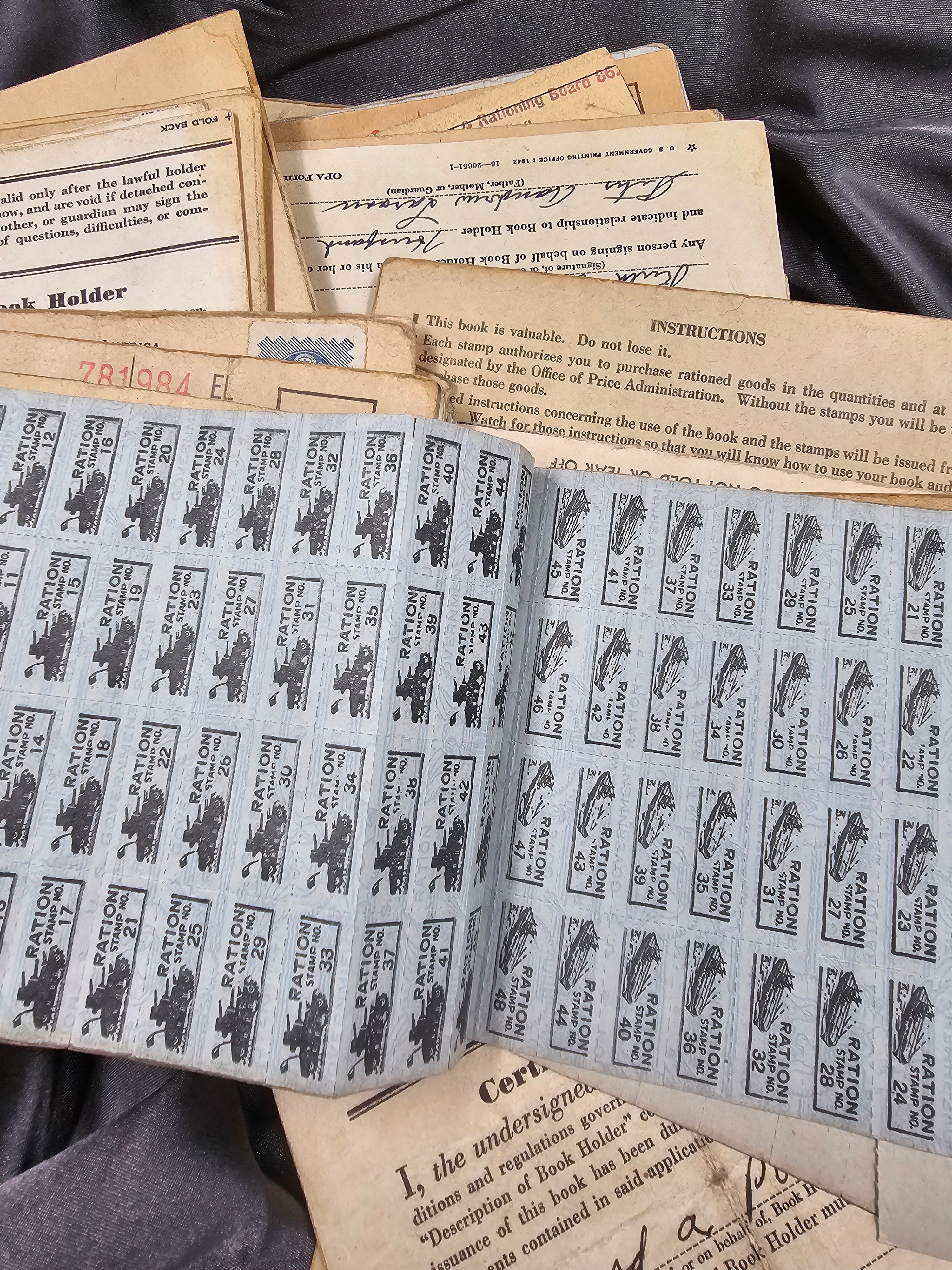 WWII LOT OF US RATION BOOKS — image 4