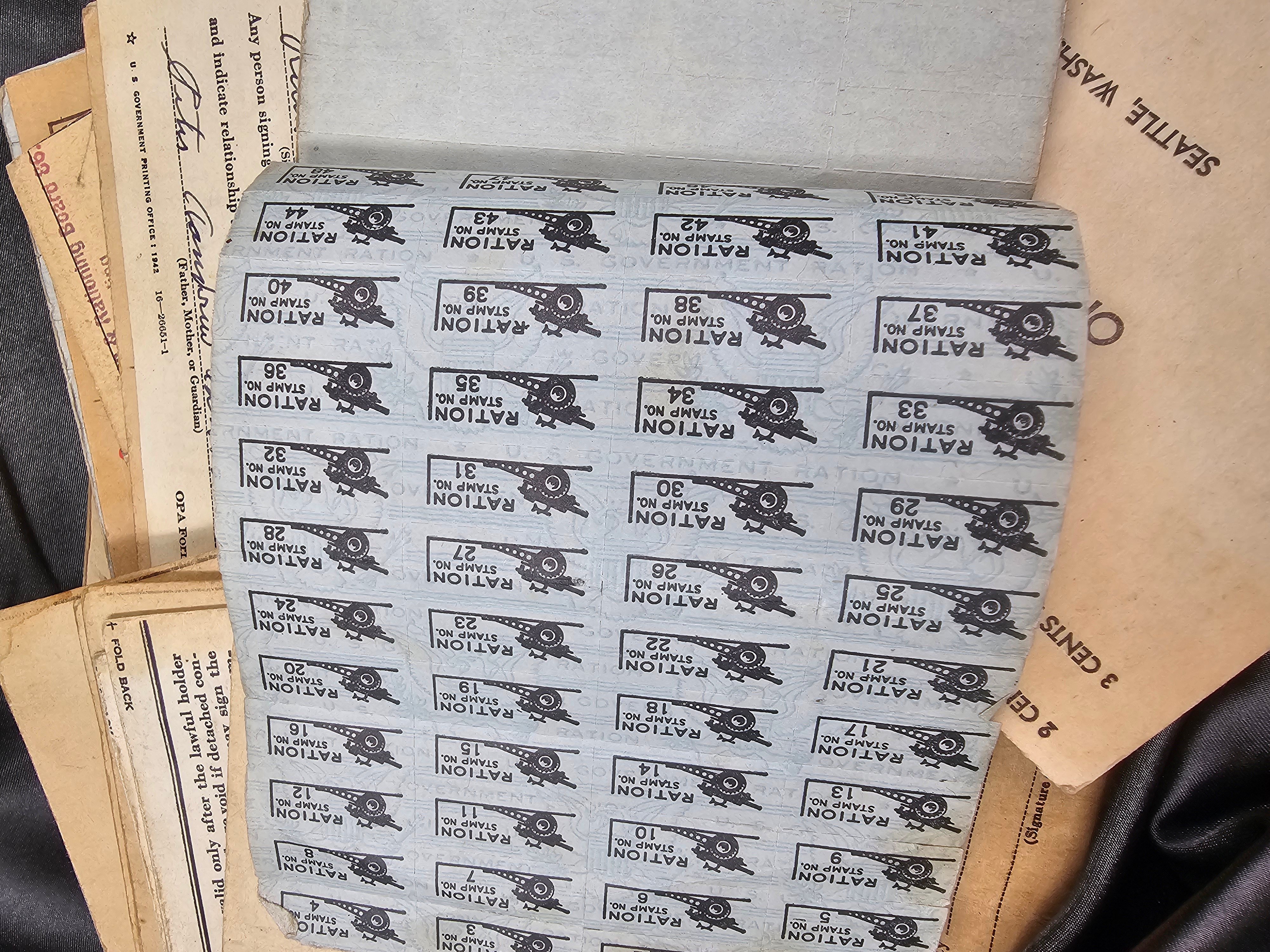 WWII LOT OF US RATION BOOKS — image 5