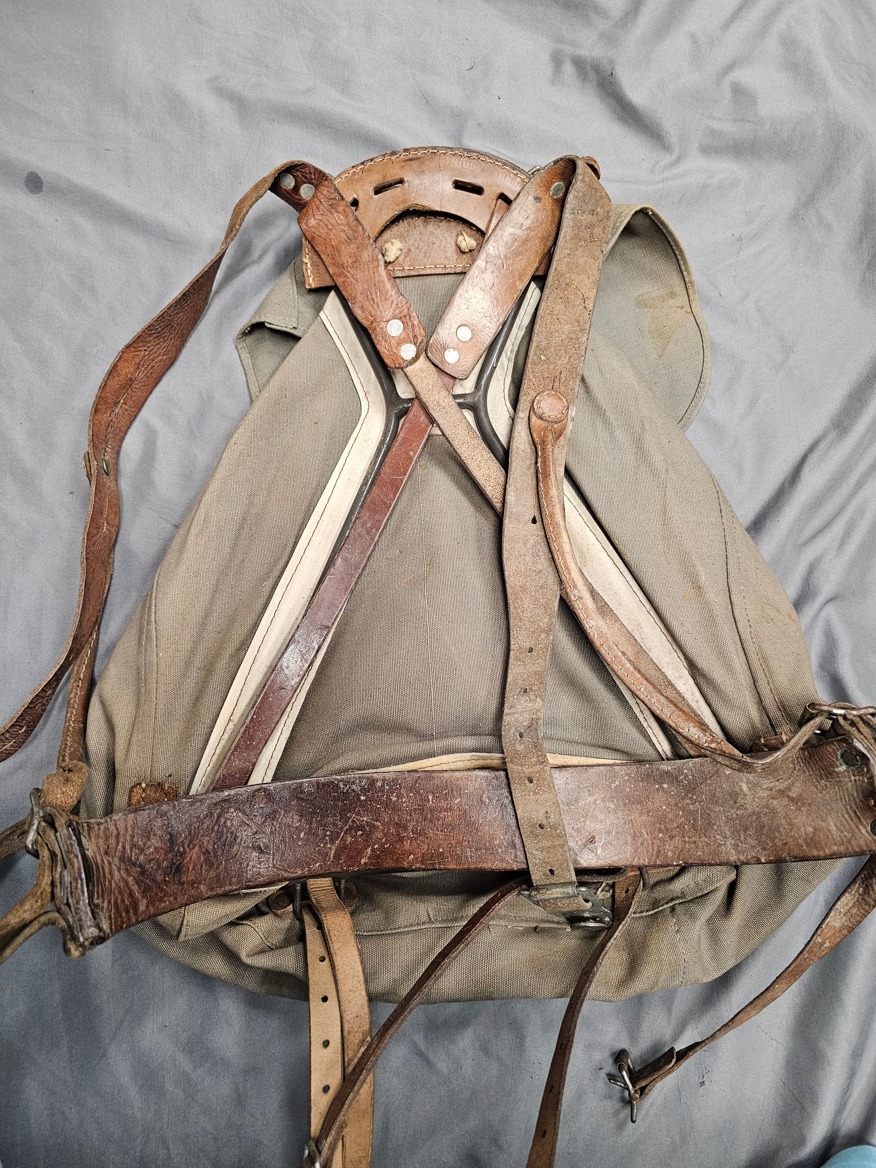 WWII ERA M39 SWEDISH ARMY BACKPACK — image 2