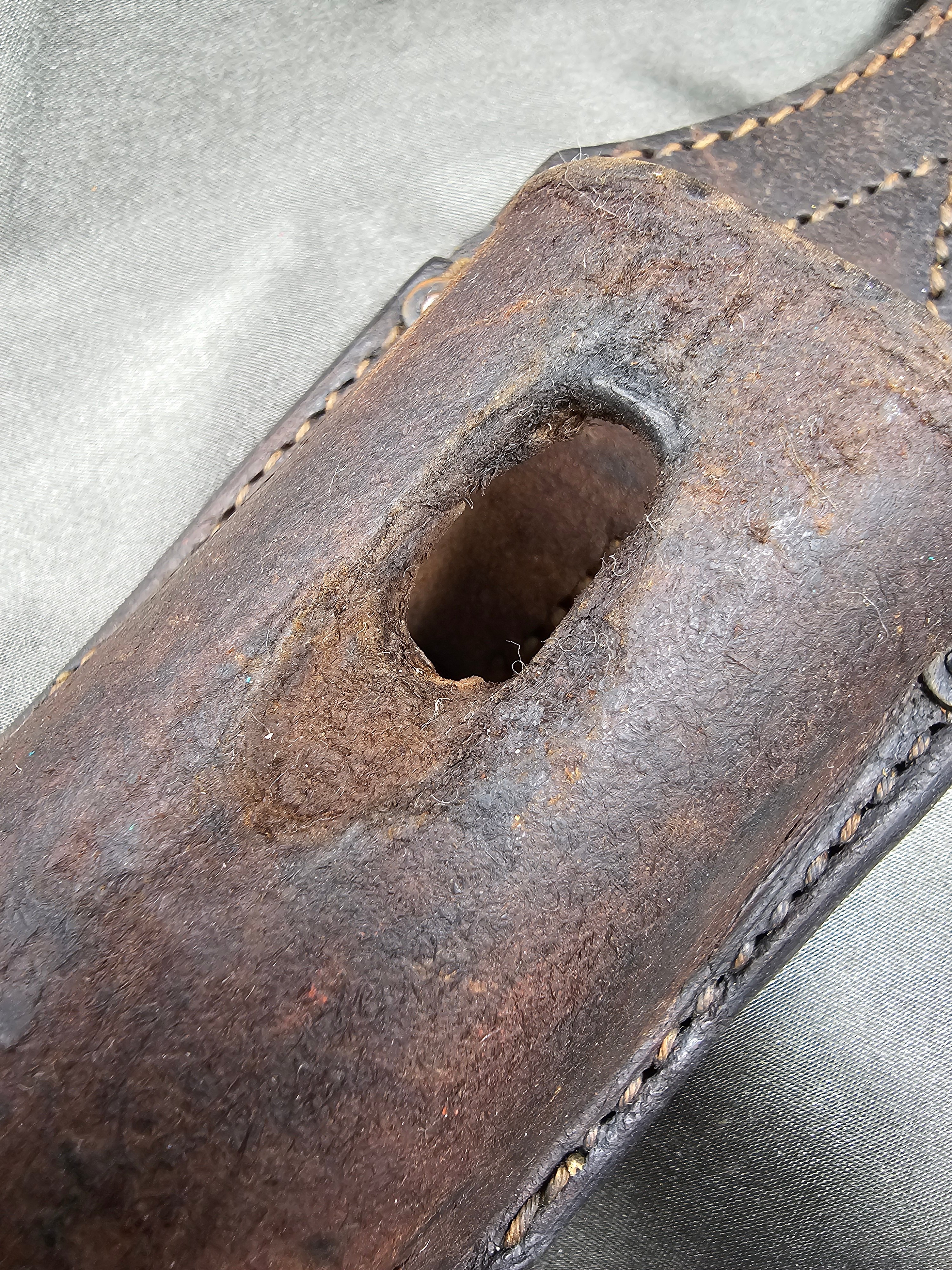 WWI GERMAN BUTCHER BAYONET FROG — image 2