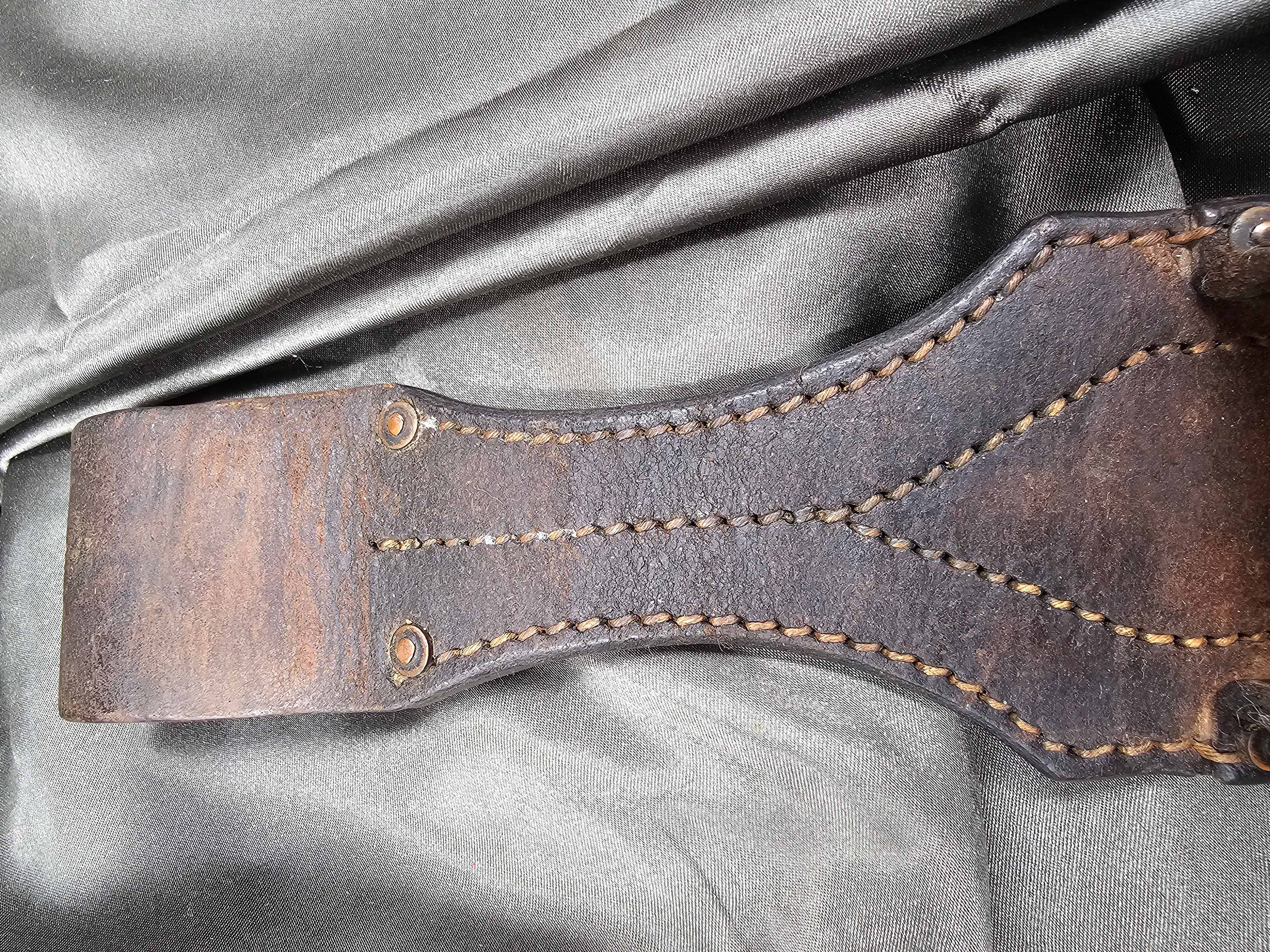 WWI GERMAN BUTCHER BAYONET FROG — image 3