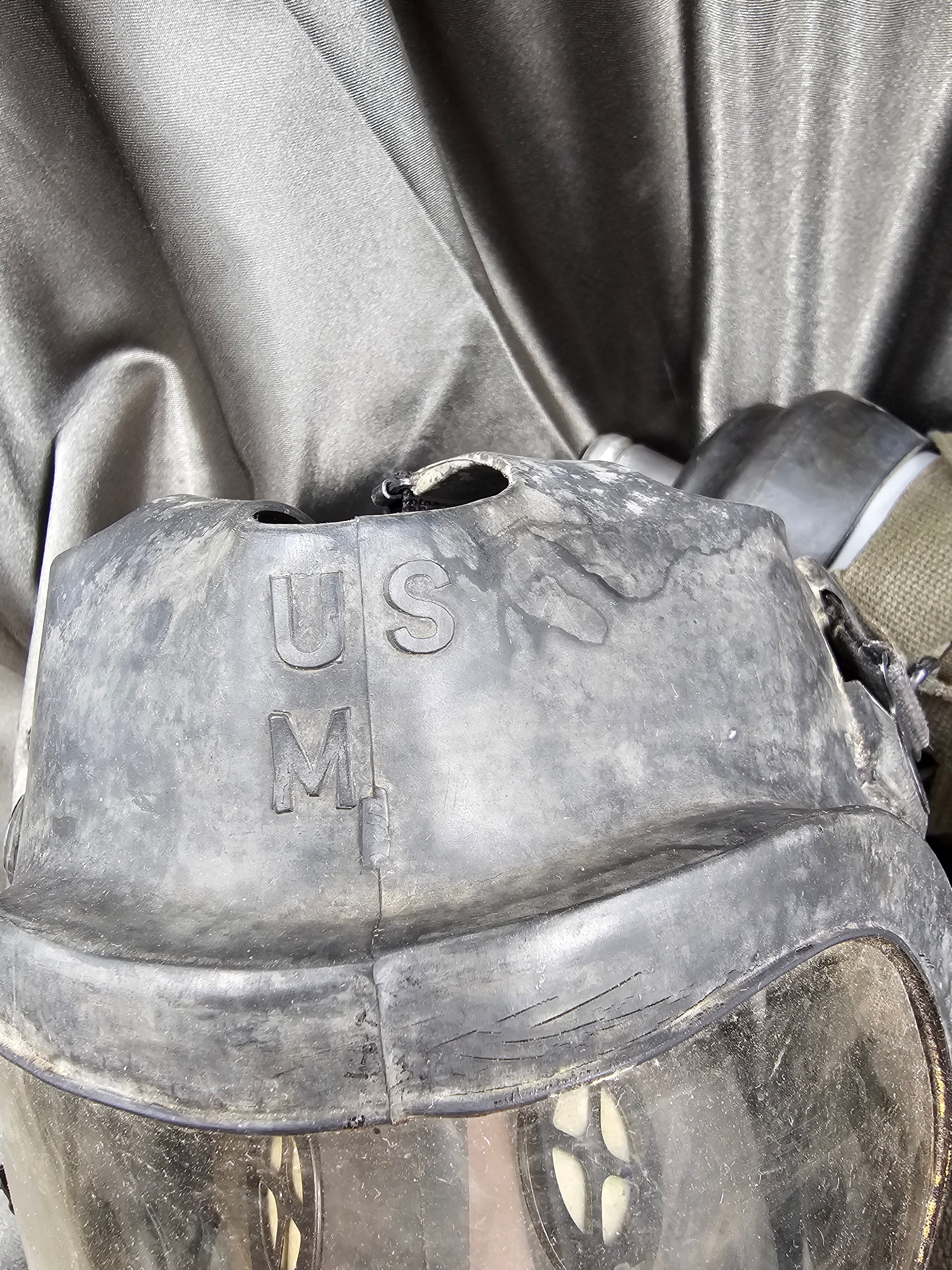 TANK CREW M25 US GAS MASK WITH M9 CANISTER CARRIER — image 2
