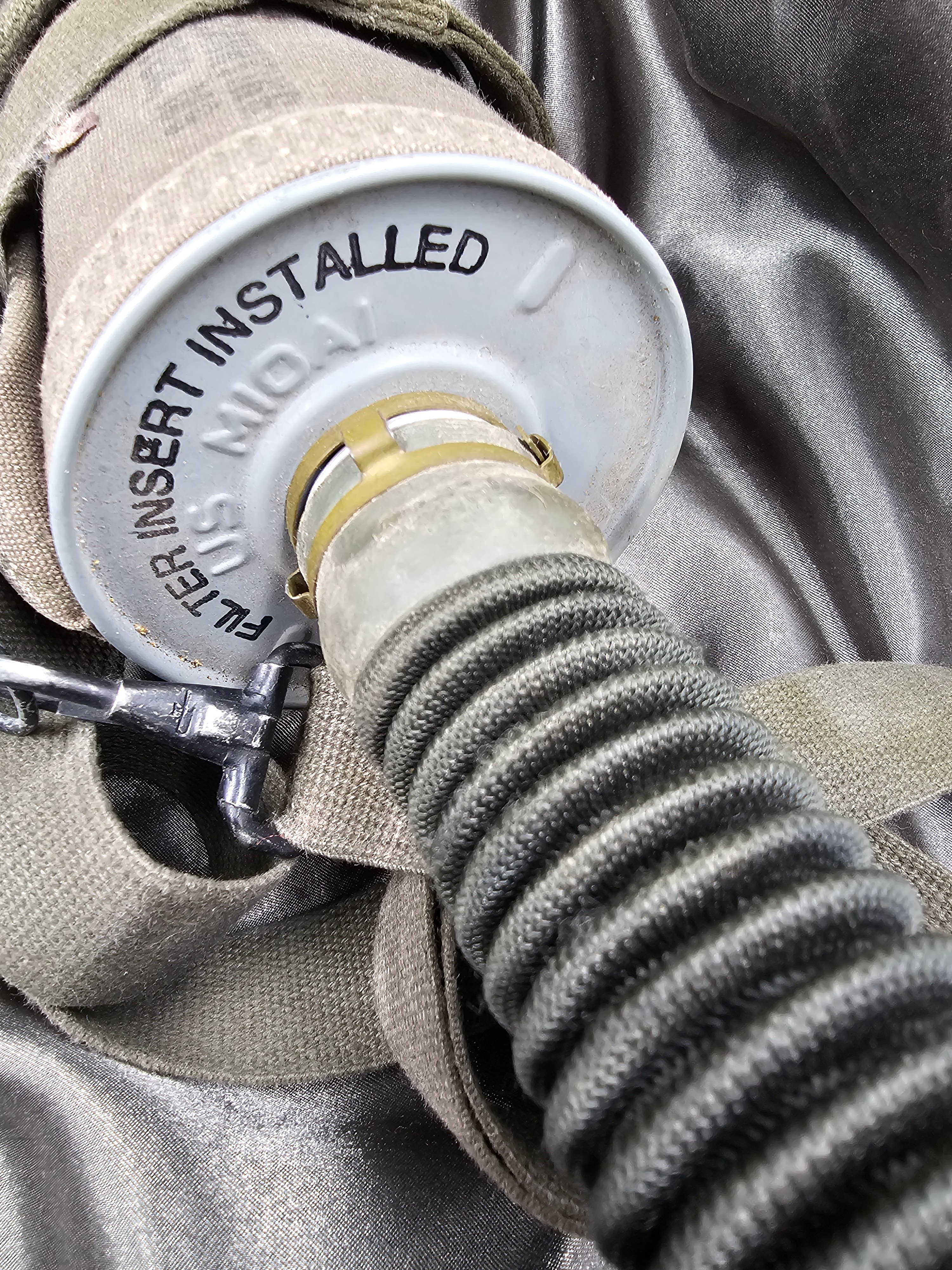 TANK CREW M25 US GAS MASK WITH M9 CANISTER CARRIER — image 4