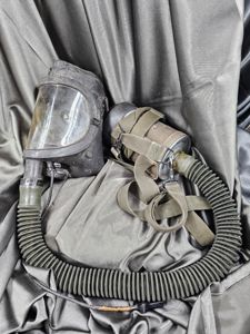 TANK CREW M25 US GAS MASK WITH M9 CANISTER CARRIER