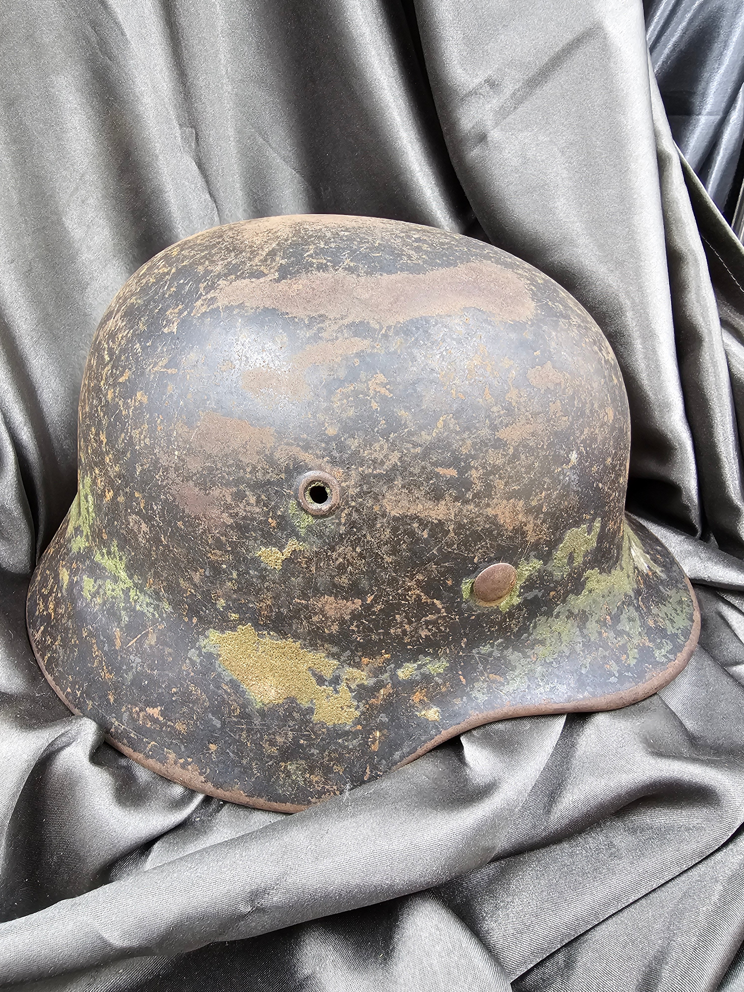 WWII GERMAN LUFTWAFFE SAWDUST TEXTURED HELMET — image 2