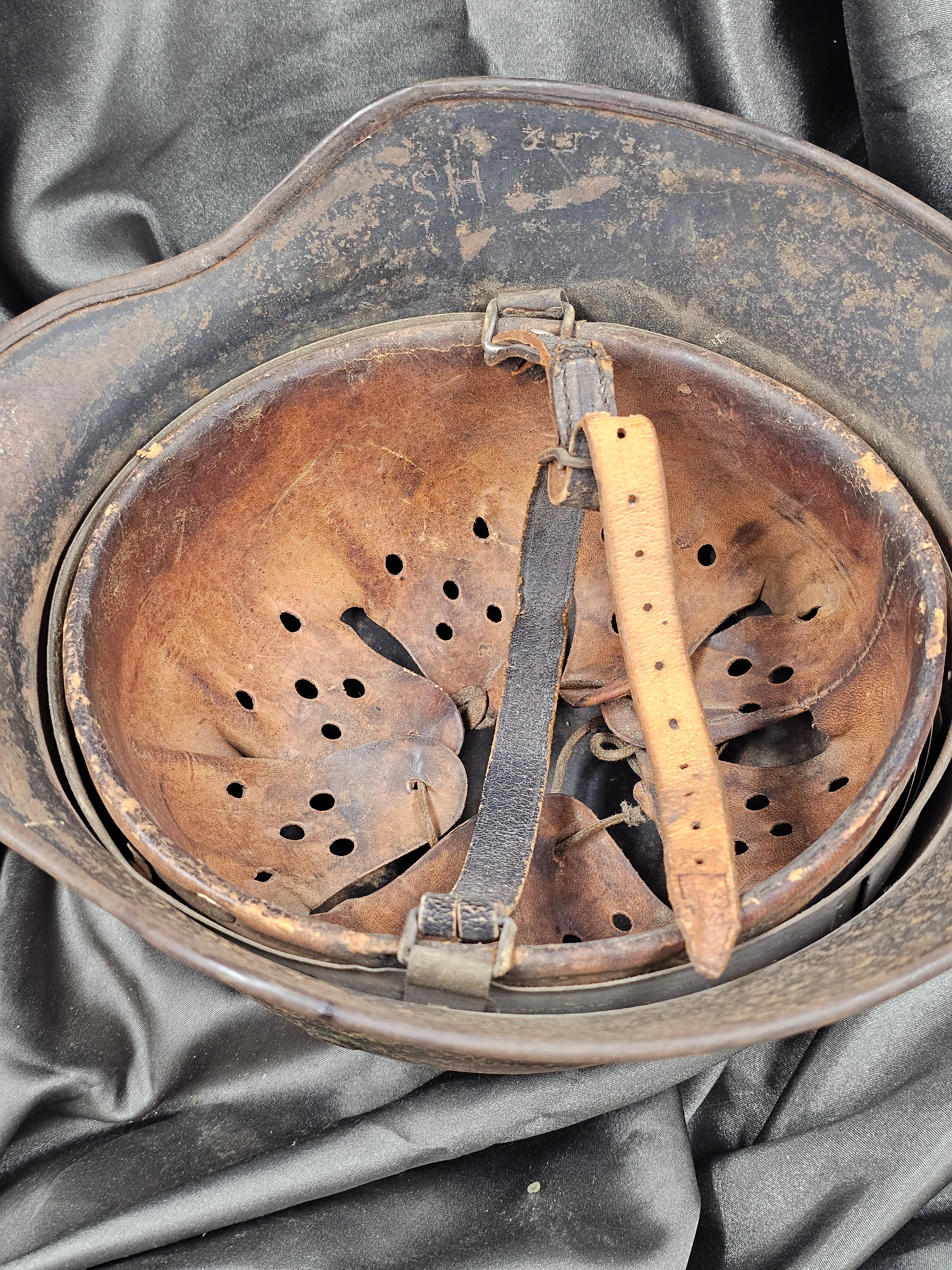 WWII GERMAN LUFTWAFFE SAWDUST TEXTURED HELMET — image 7