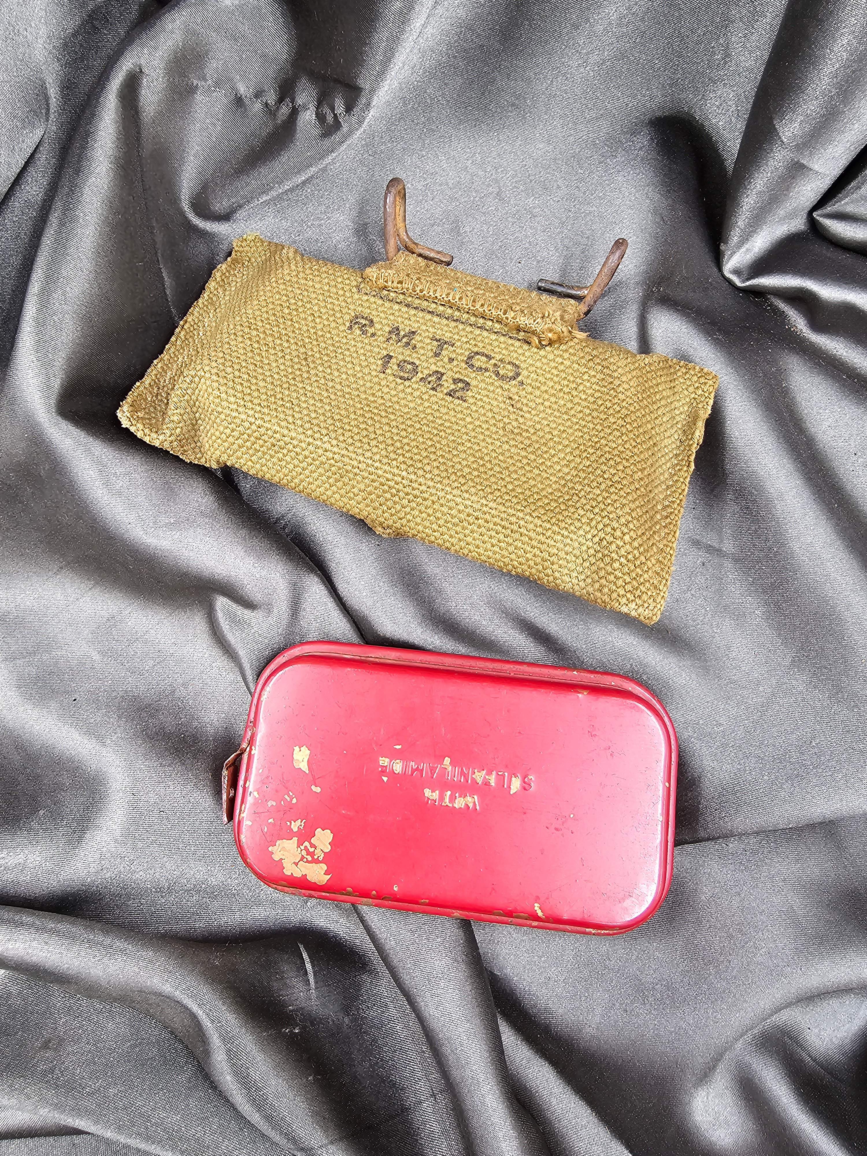 WWII US CARLISLE AND FIRST AID POUCH — image 3