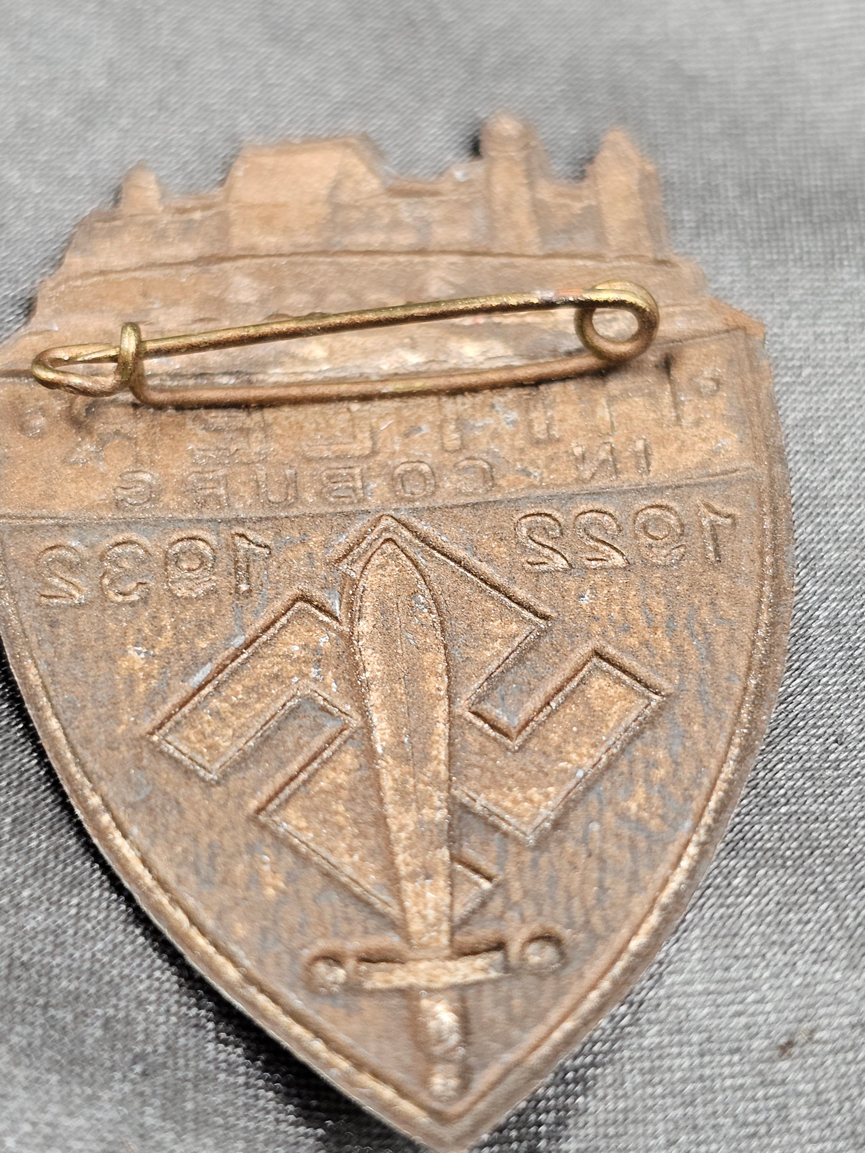 WWII GERMAN 1922-1932 HITLER IN COBURN TINNIE — image 4