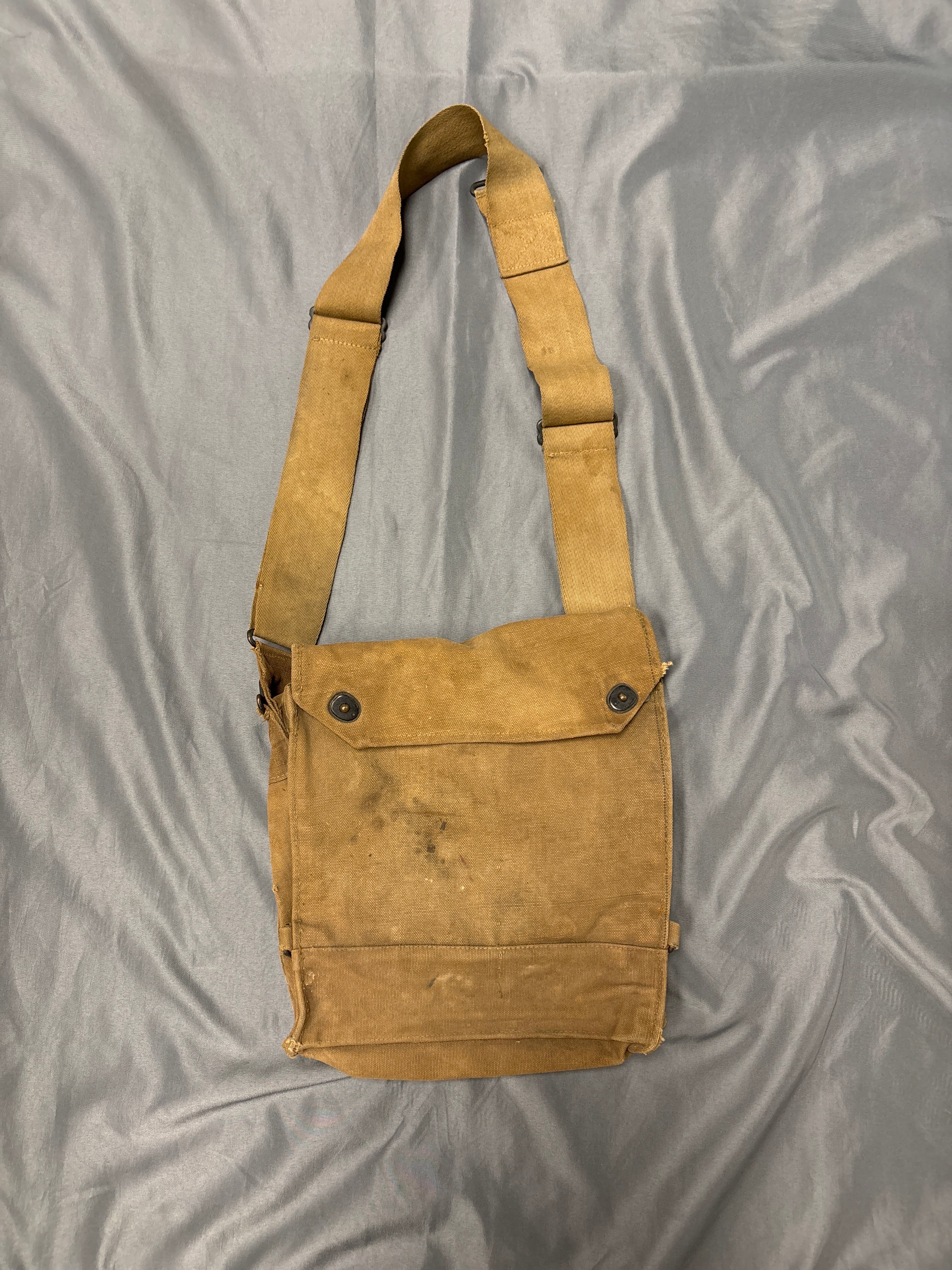 WWI US GAS MASK BAG — image 4