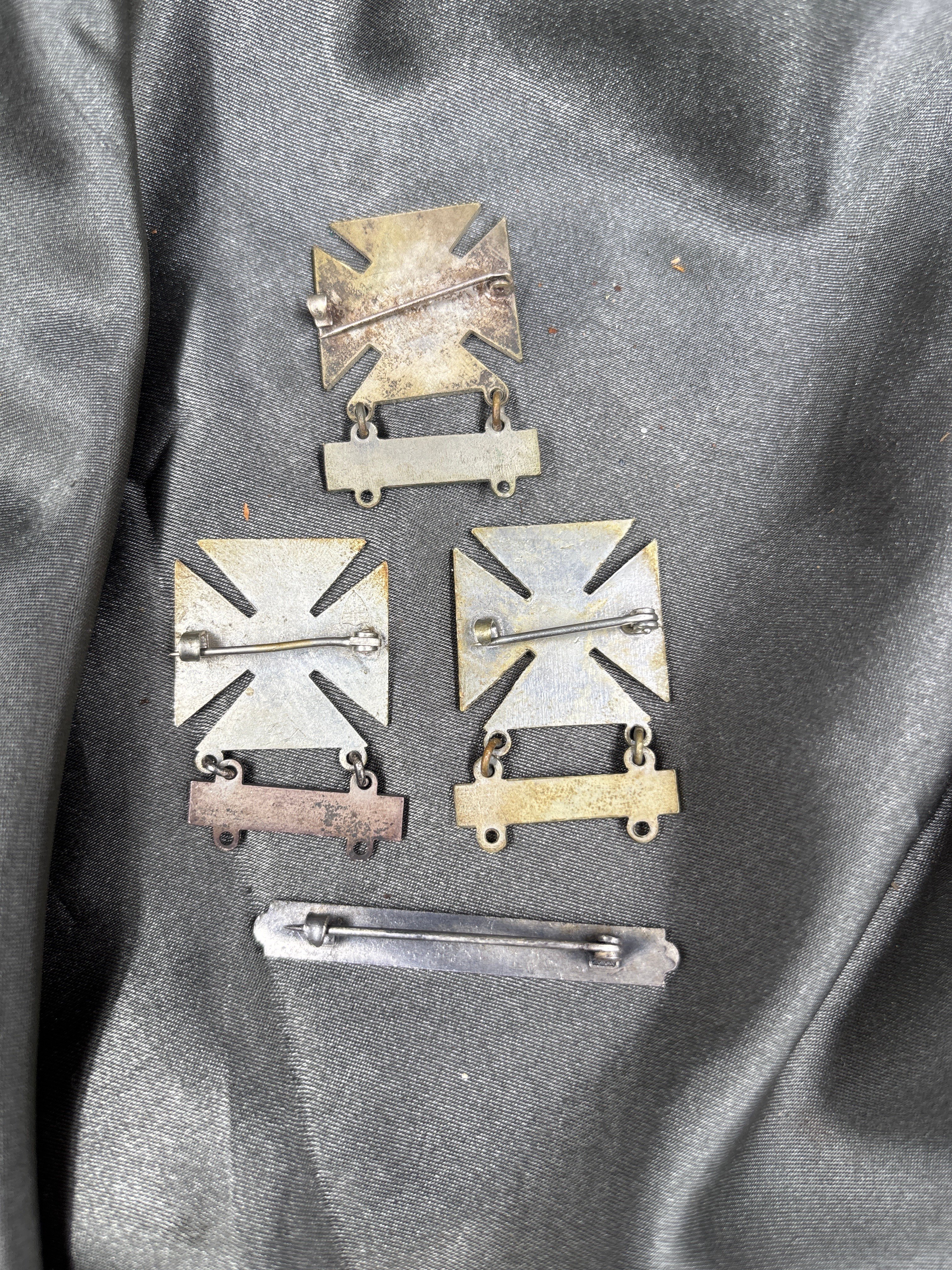 WWII ERA ARMY MARKSMAN BADGE — image 2