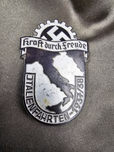 WWII GERMAN HOLIDAY IN ITALY TINNIE