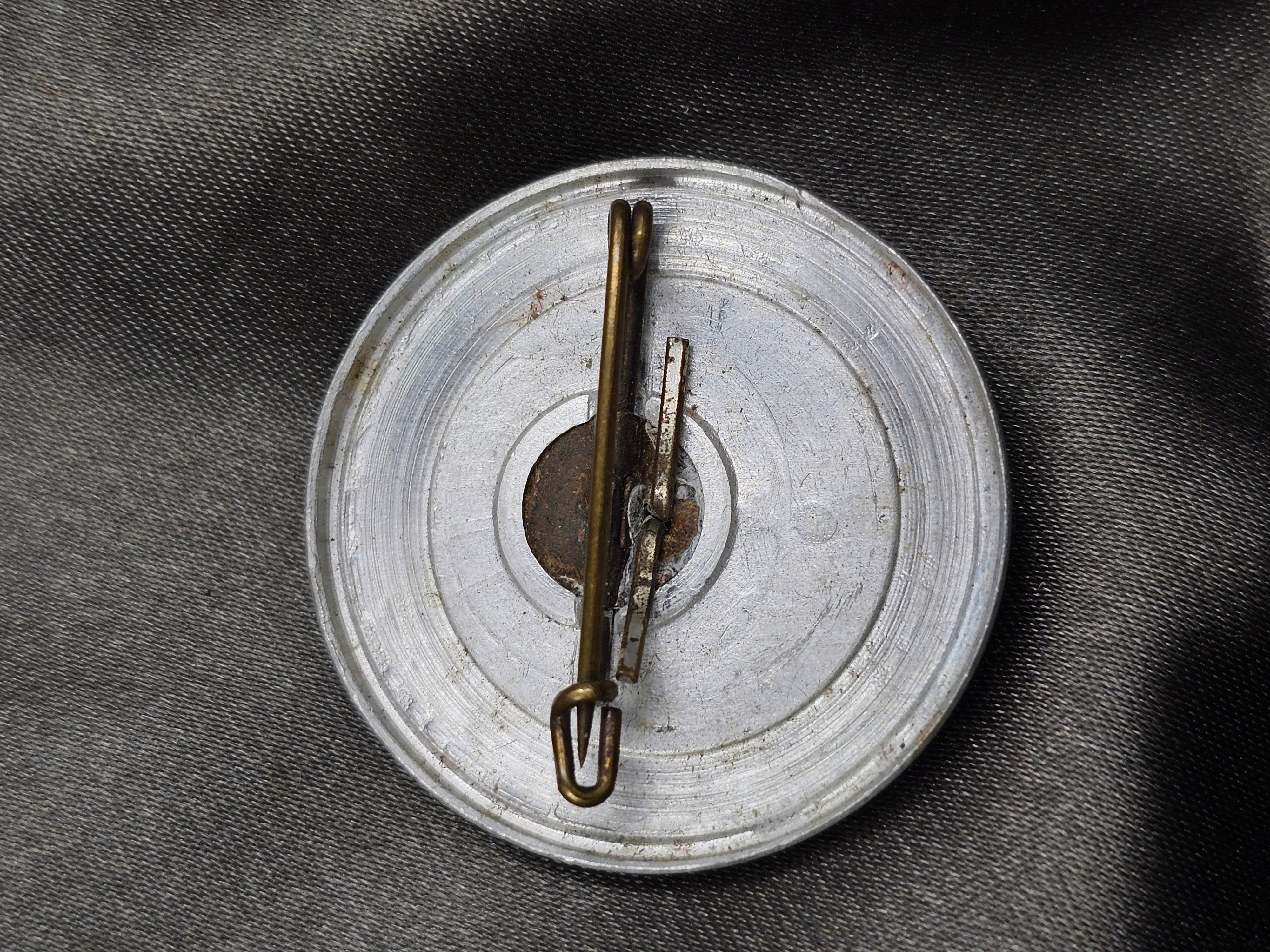 WWII GERMAN LUFTSPORT DEUTSCHLAND TINNIE — image 3