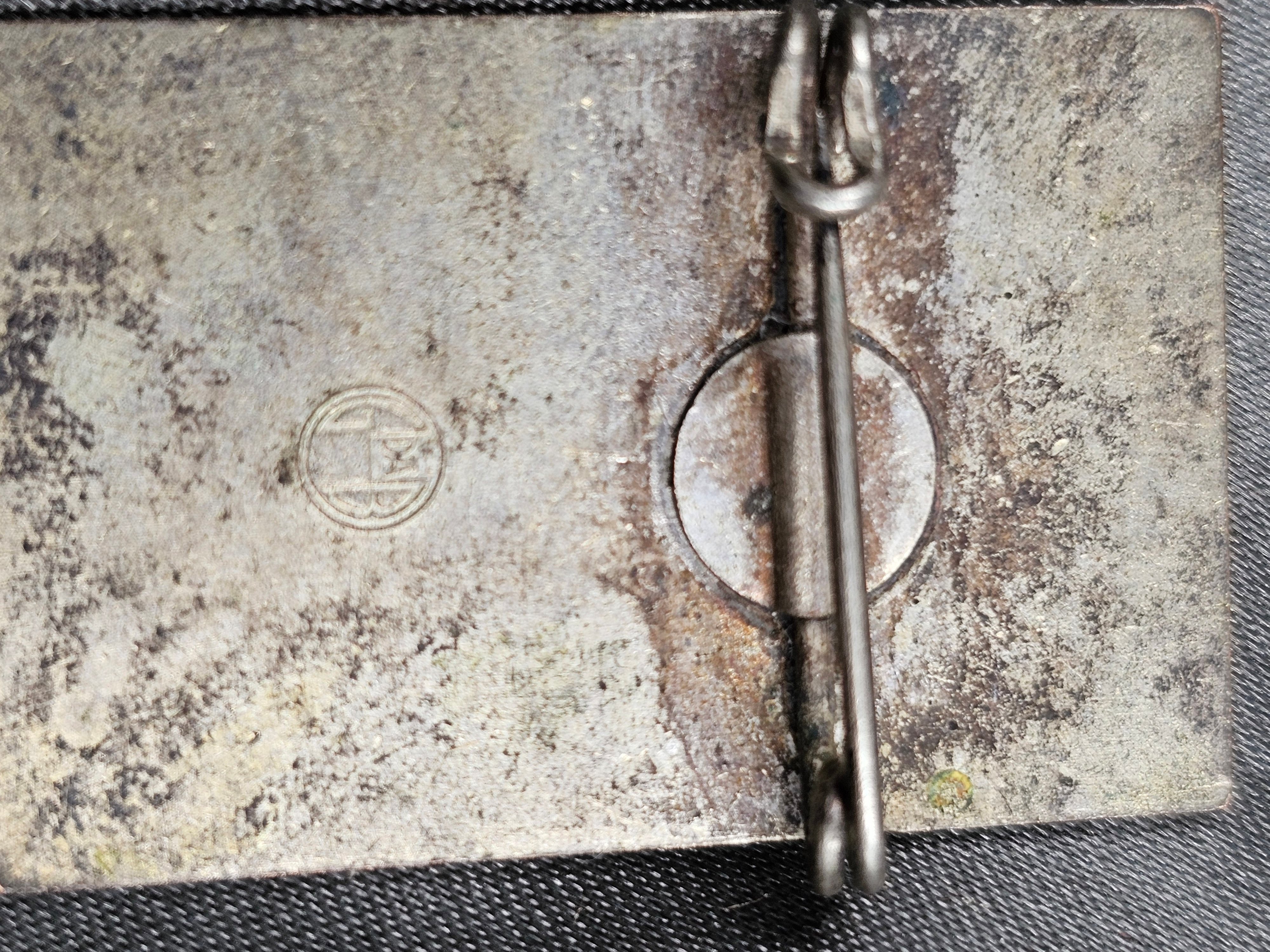 WWII GERMAN NSDAP ENAMELED WORKERS BADGE — image 3