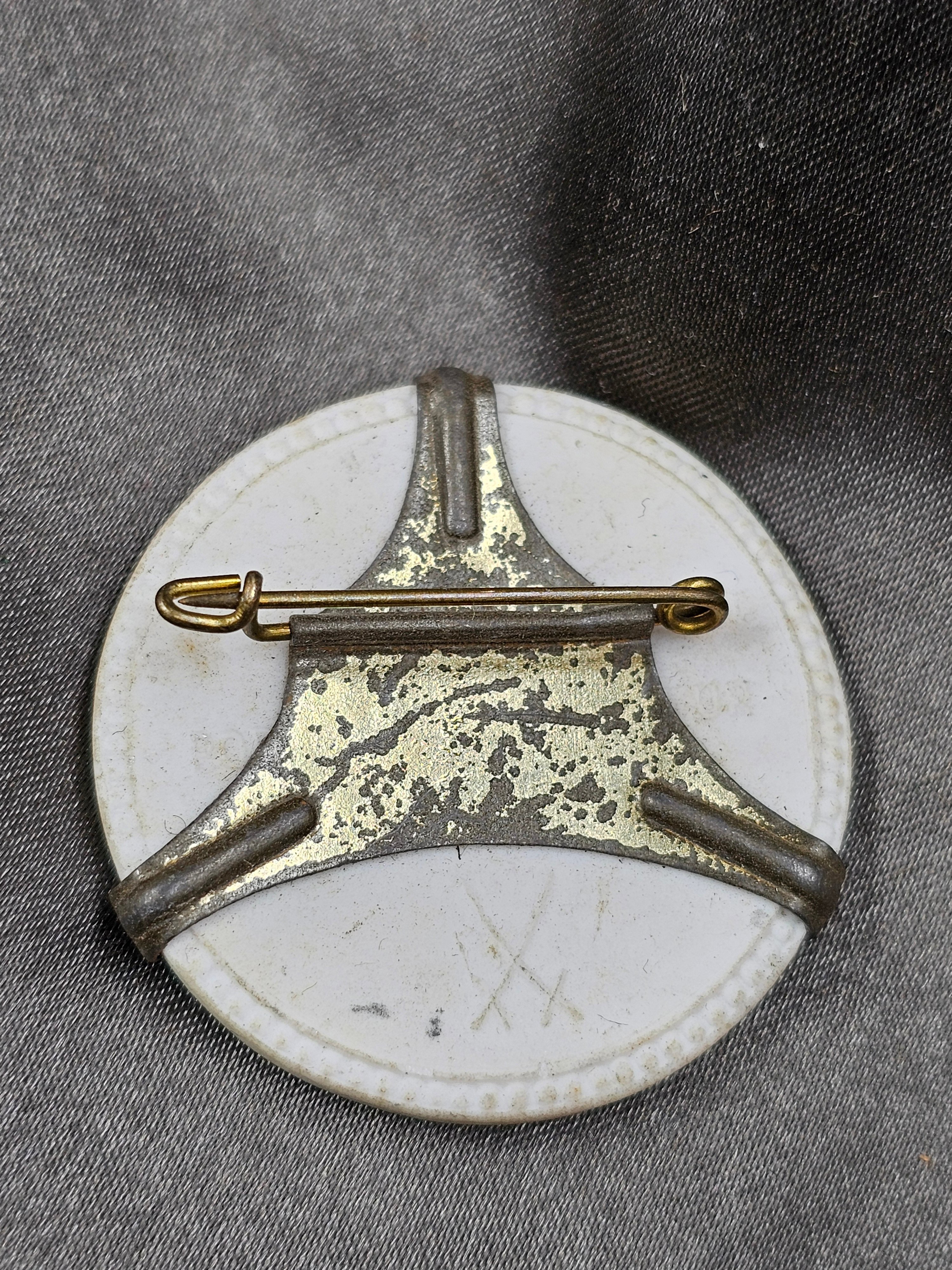 WWII GERMAN PORCELAIN SAAR TINNIE — image 2