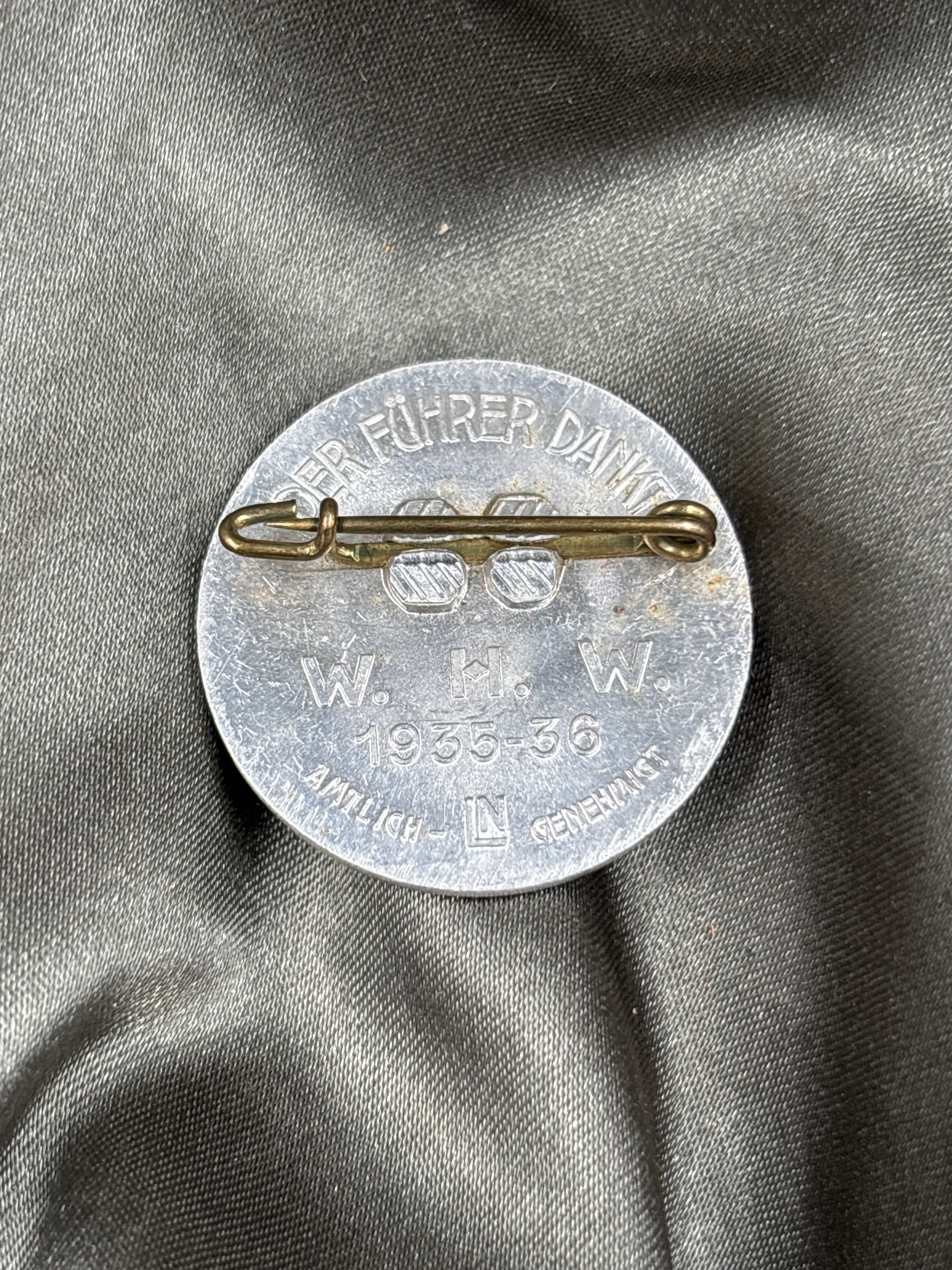 WWII GERMAN WHW AH TINNIE — image 2