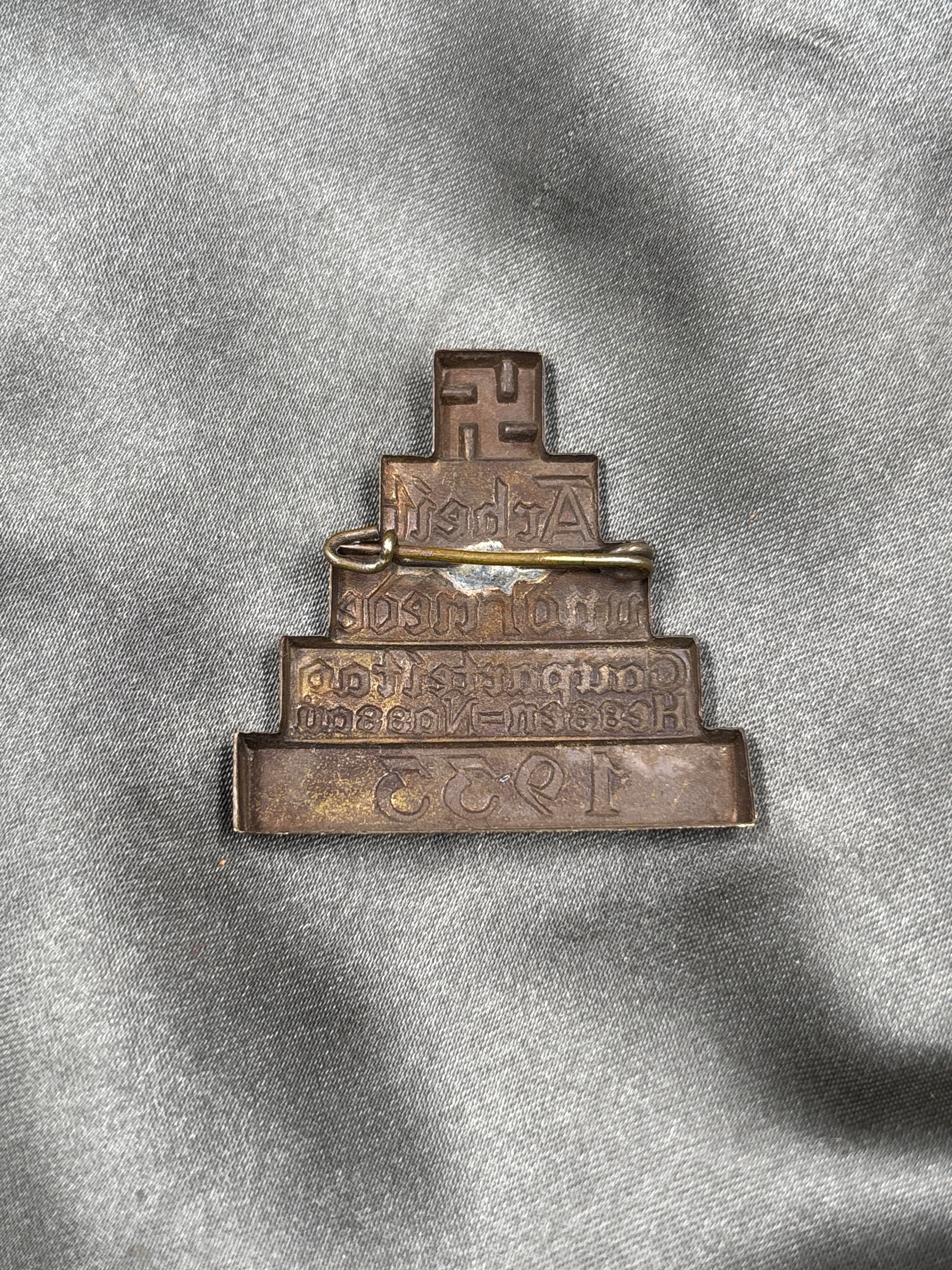 WWII GERMAN 1933 LABOR AND PEACE TINNIE — image 2