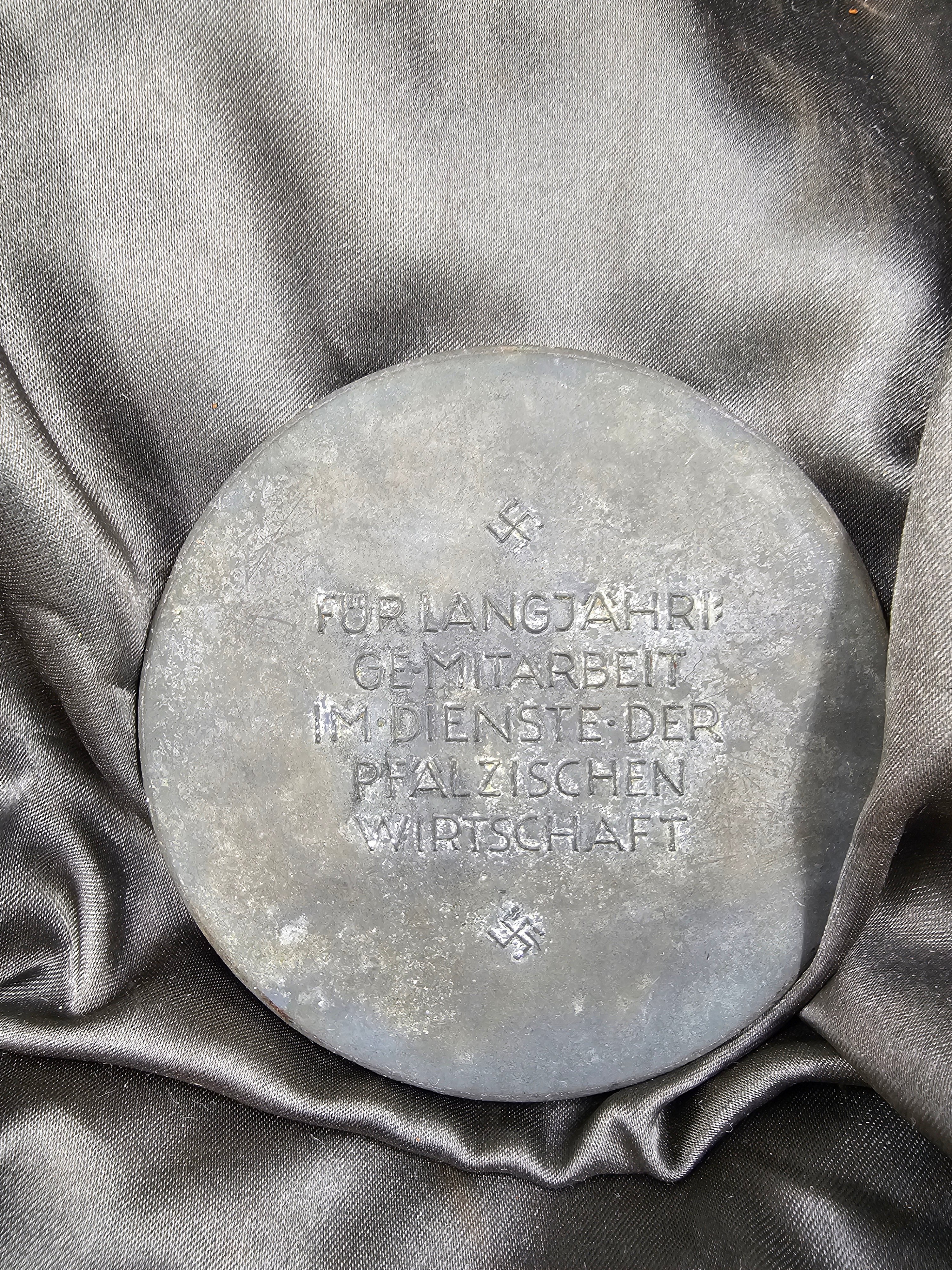 1930's GERMAN TABLE MEDAL — image 2