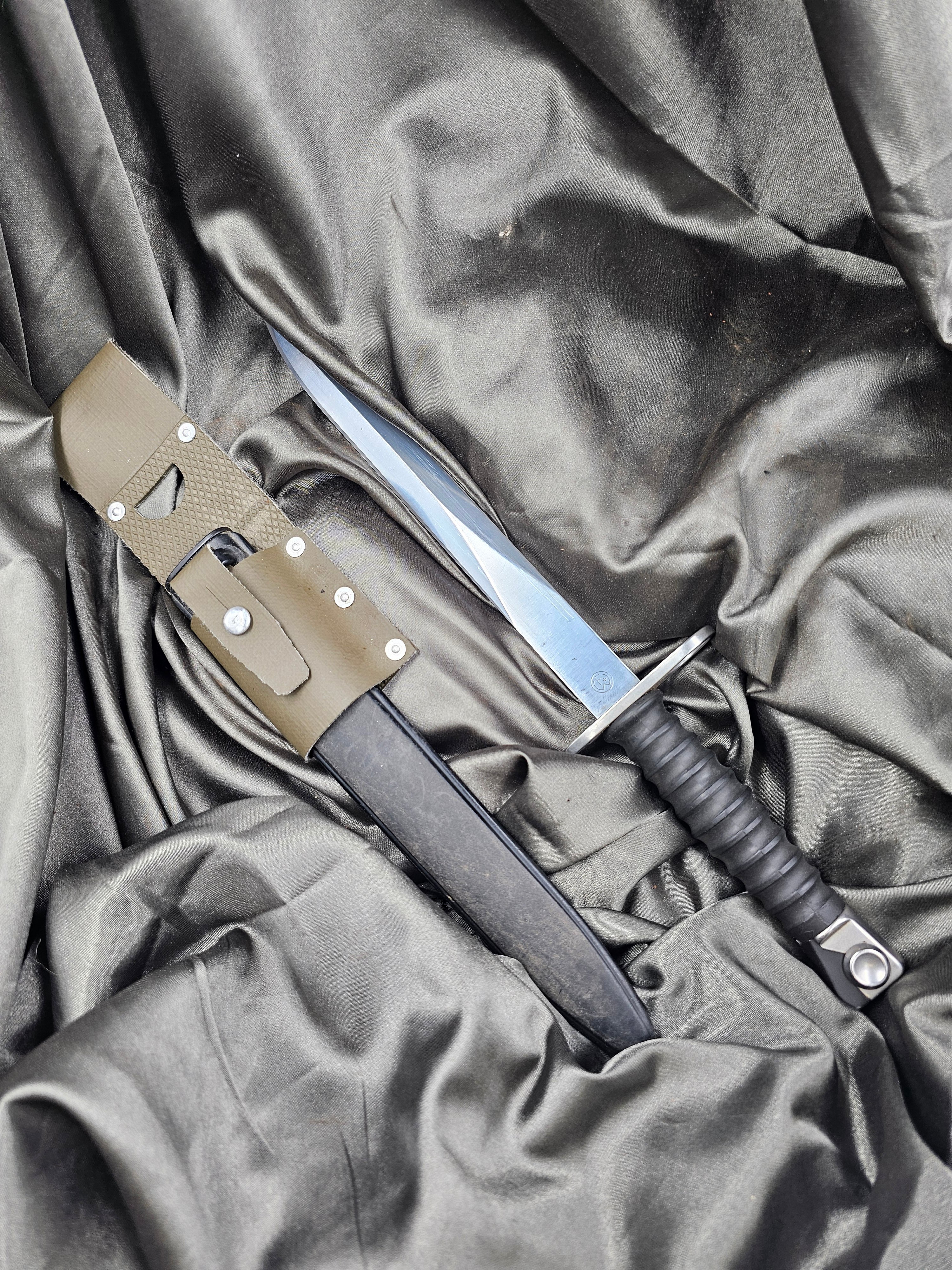 1957 SWISS SIG BAYONET — image 9