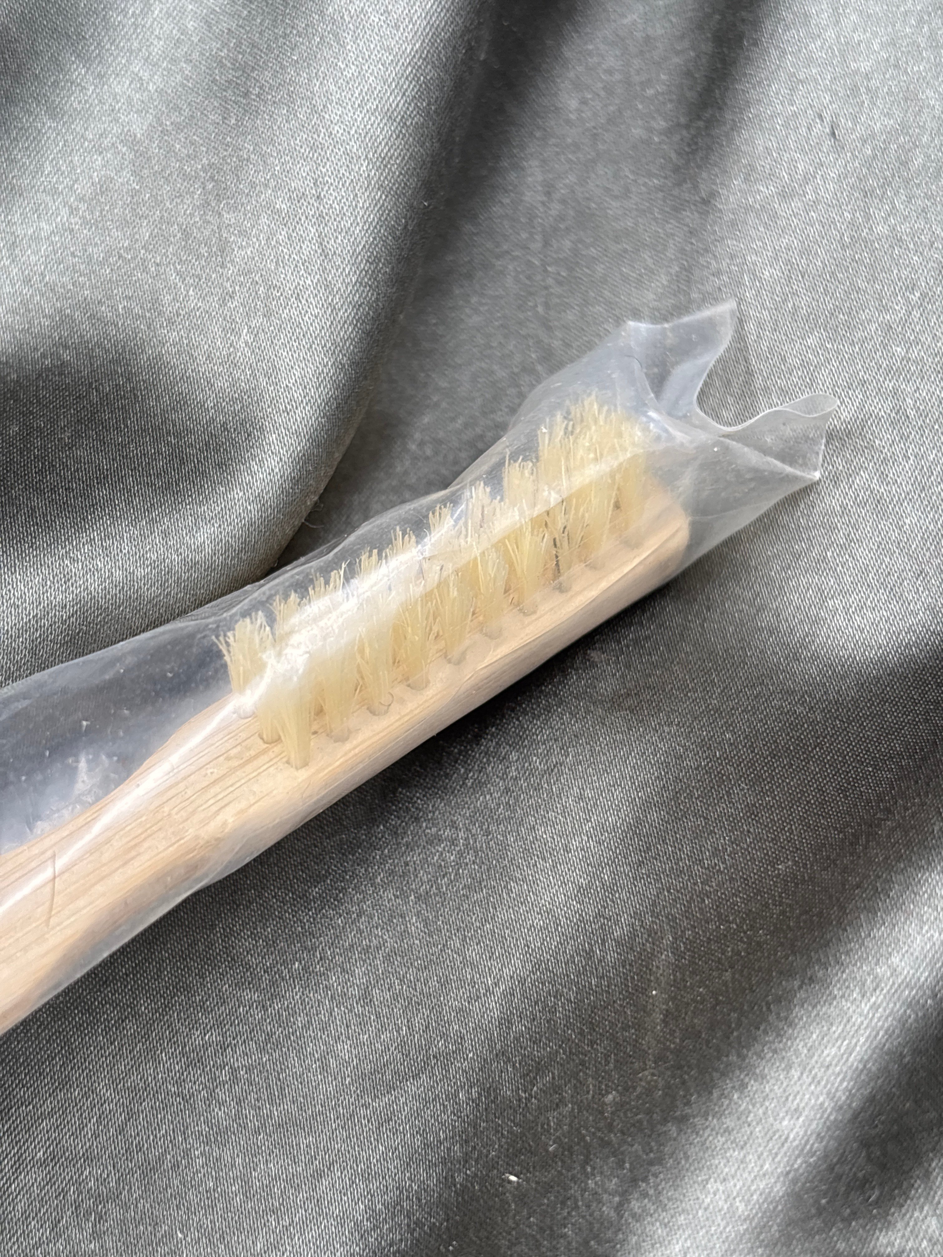 WWII JAPANESE TOOTHBRUSH — image 3