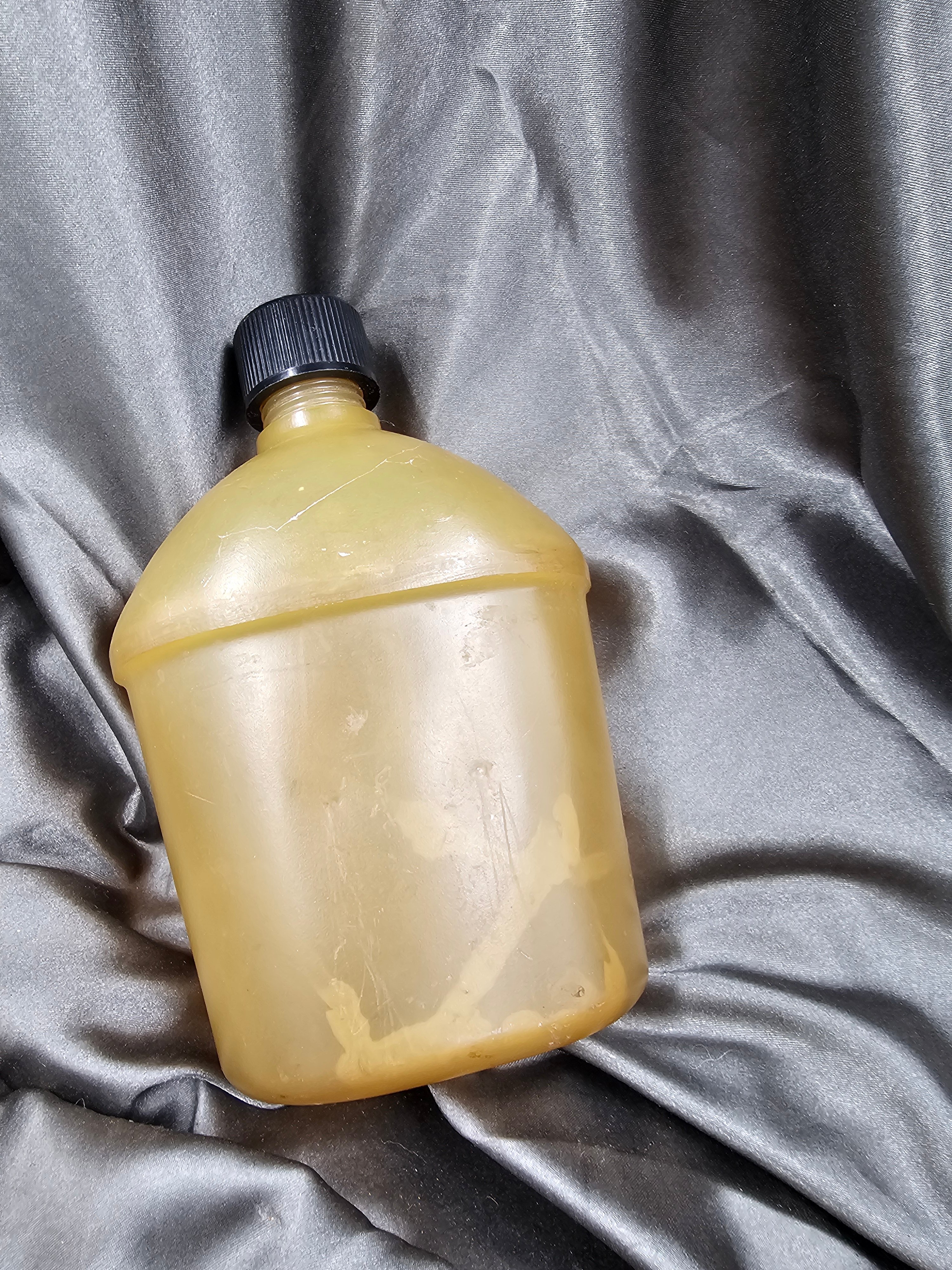 RARE WWII US MARINE CORPS ETHYLENE CANTEEN — image 2