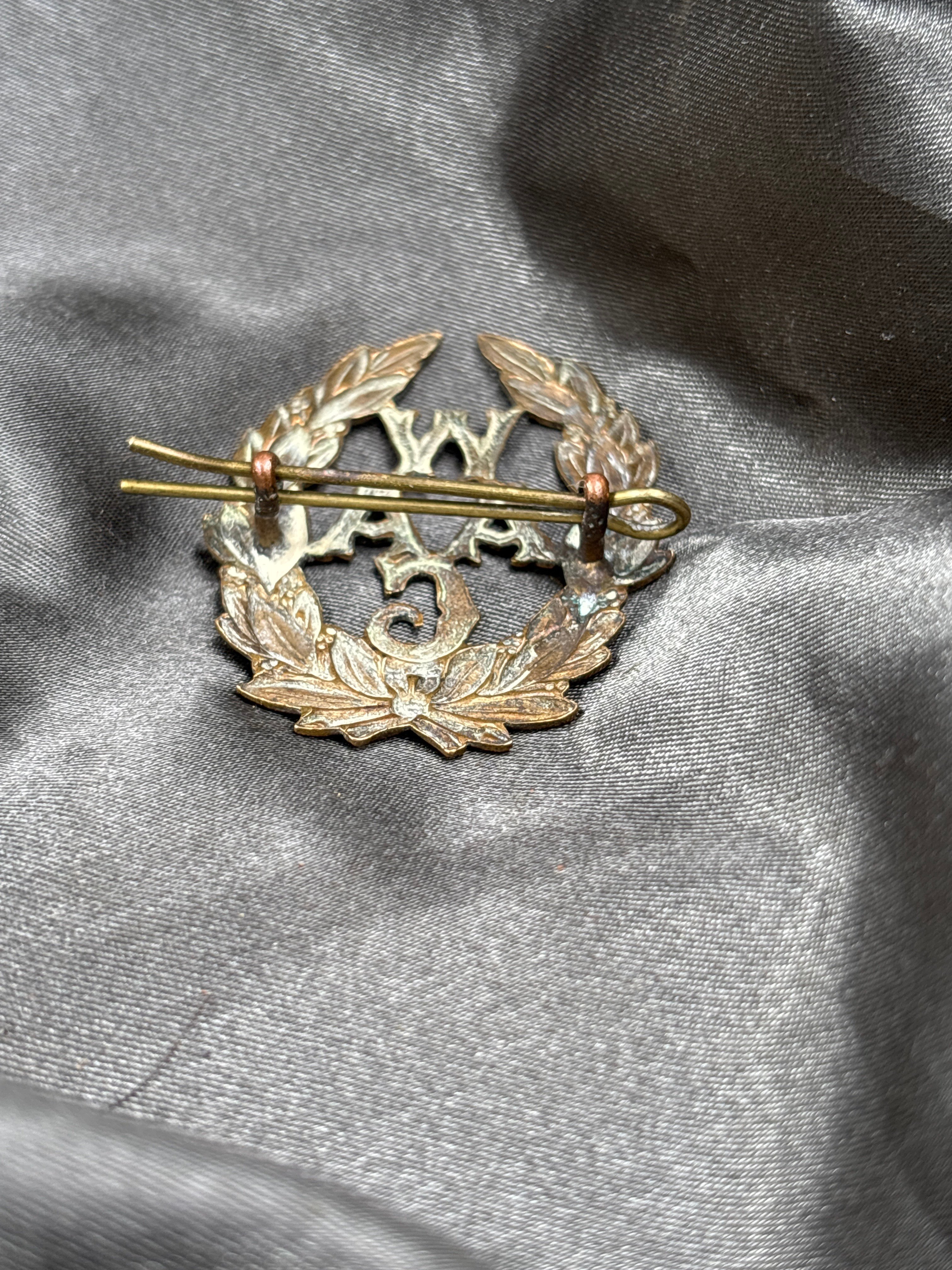 WWI BRITISH WOMEN ARMY AUXILIARY CORPS BADGE — image 3