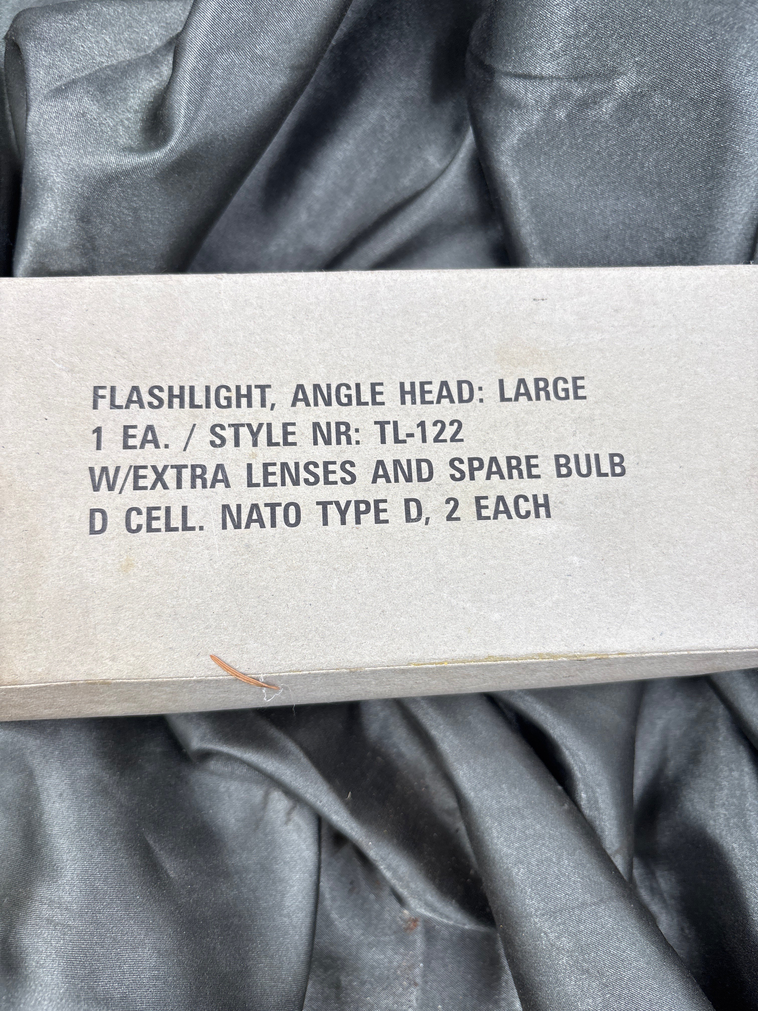 DEAD STOCK DESERT TAN US MILITARY FLASHLIGHT — image 4