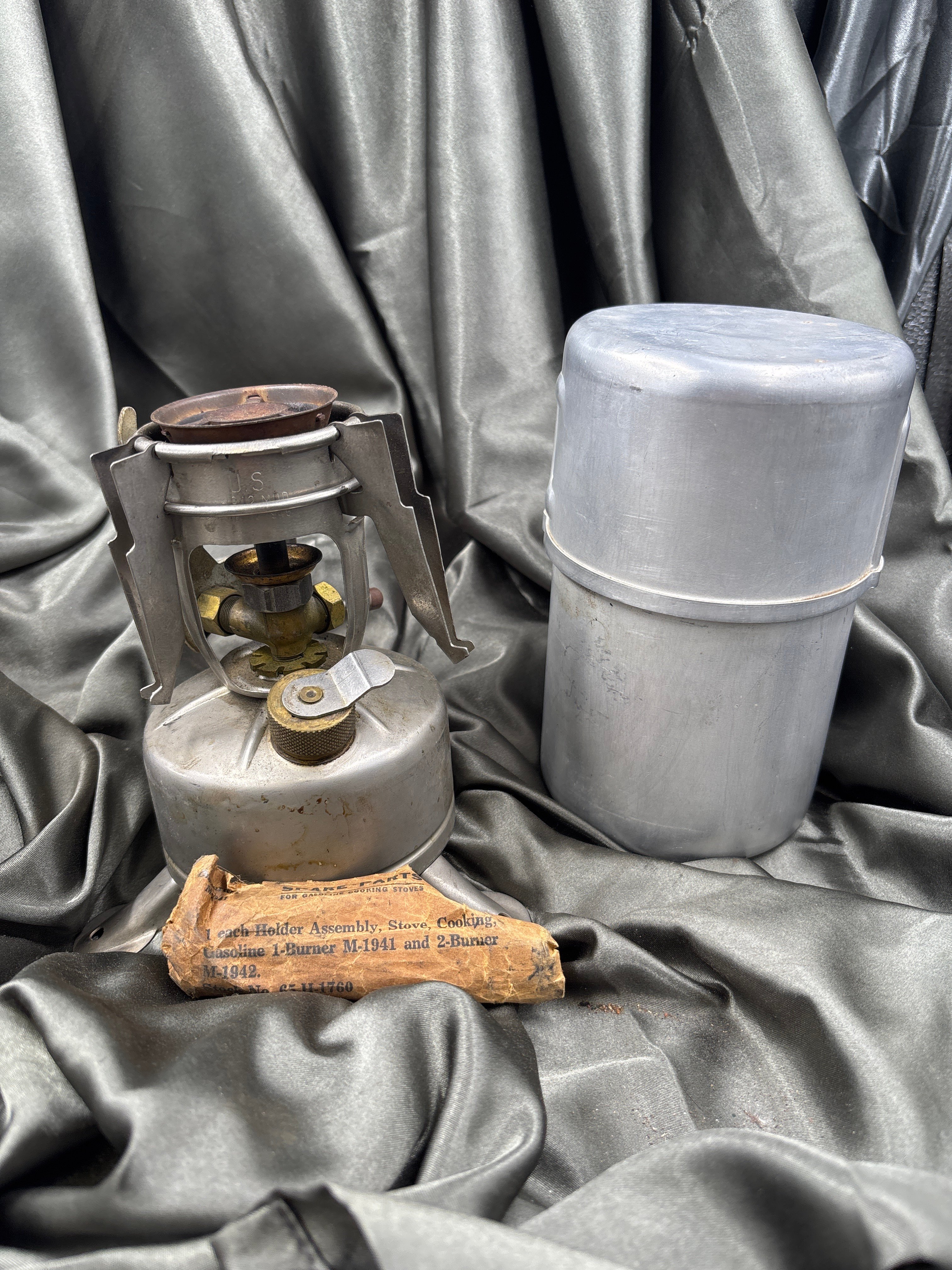 WWII US FIELD STOVE WITH SPARE PARTS — image 2