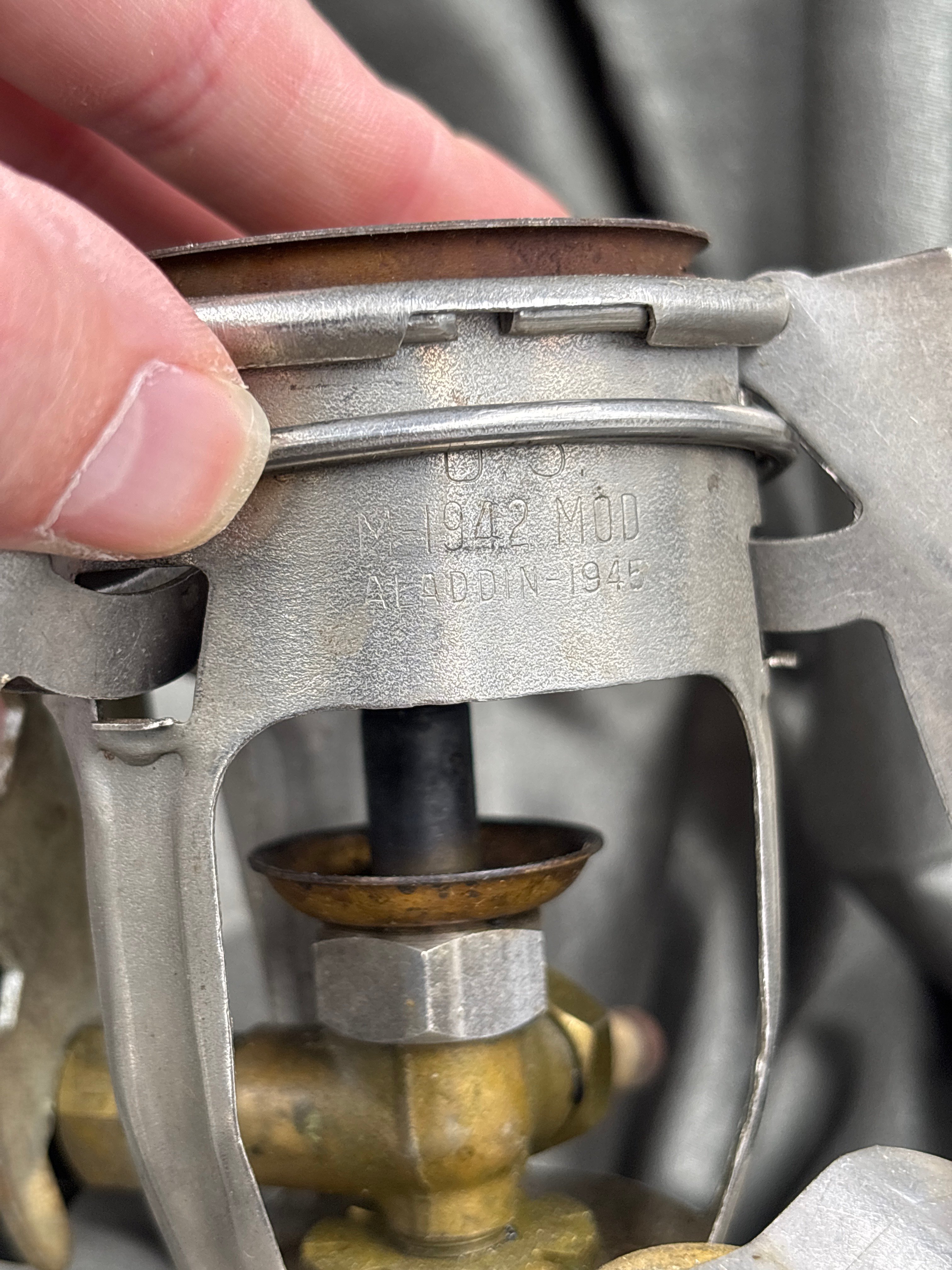 WWII US FIELD STOVE WITH SPARE PARTS — image 3