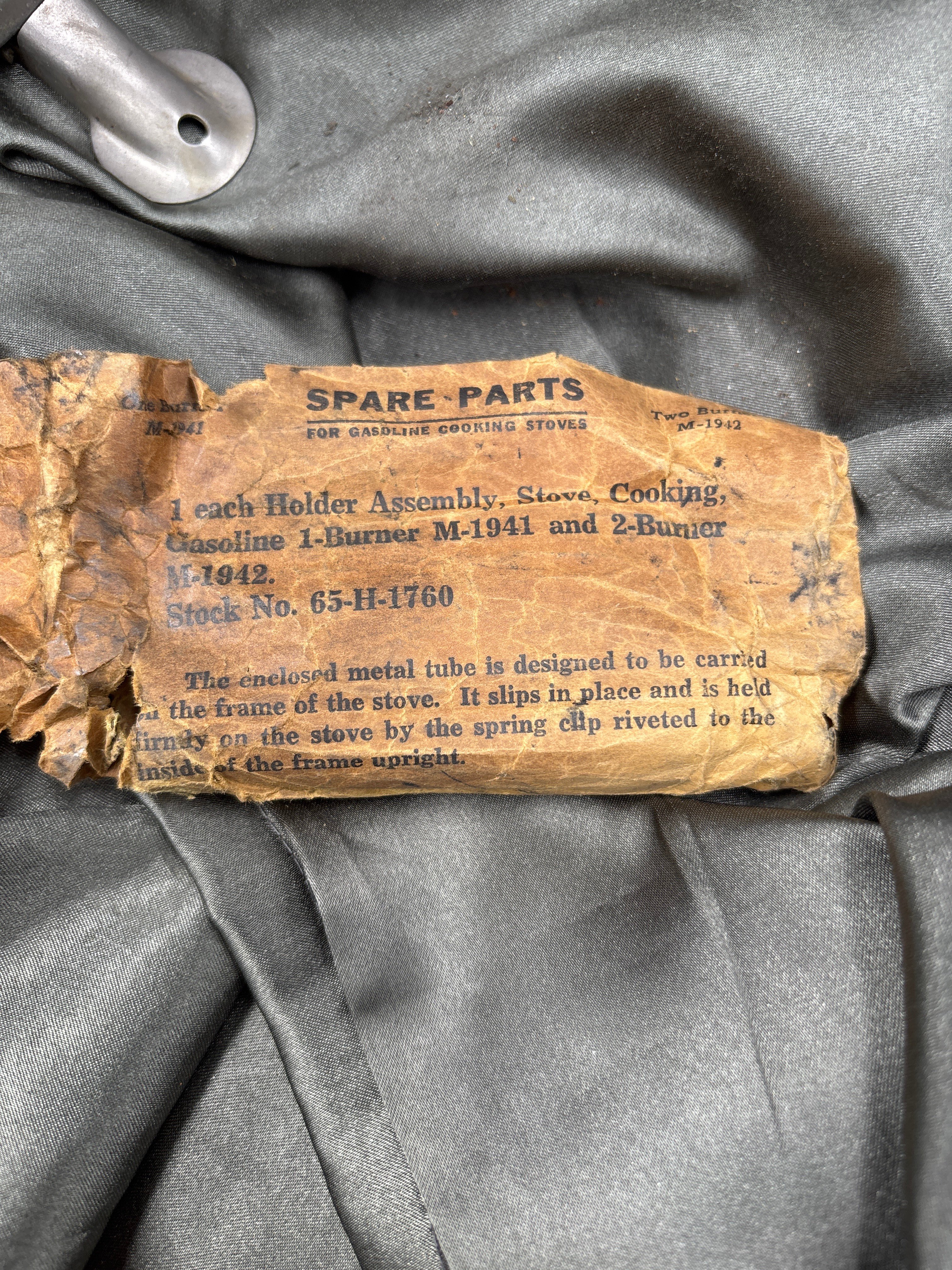 WWII US FIELD STOVE WITH SPARE PARTS — image 6