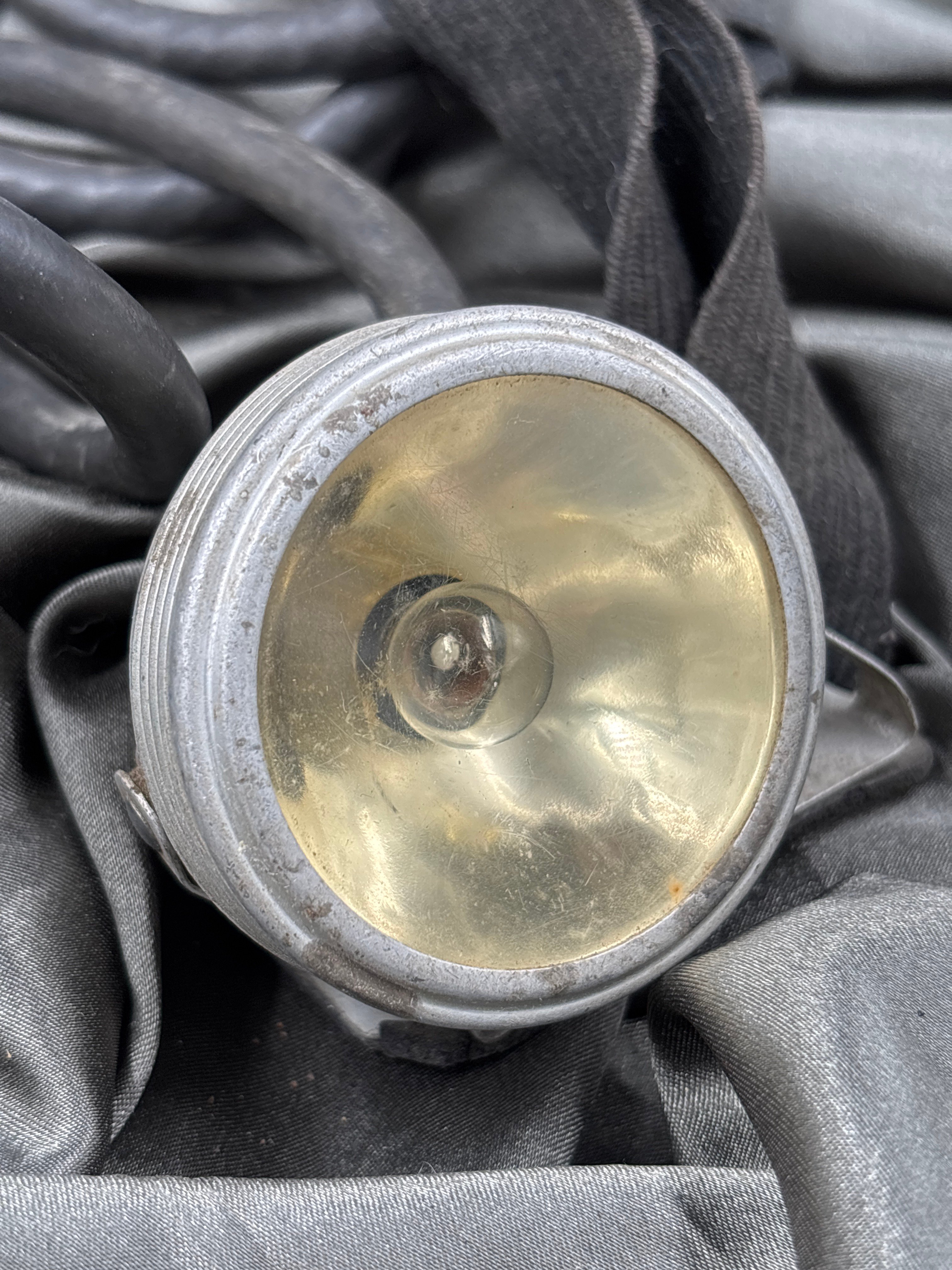 WWII US NAVY HELMET LAMP — image 4