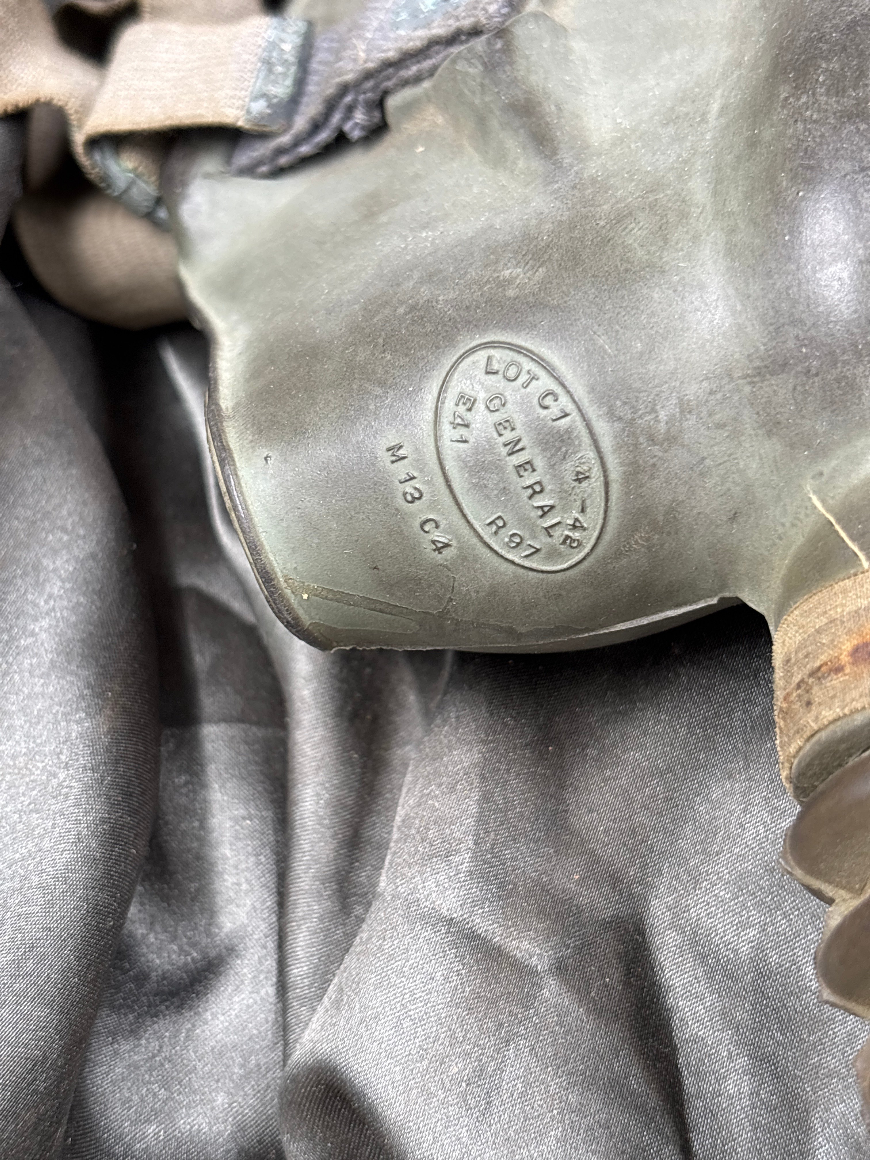 WWII US M2A1 GAS MASK — image 2