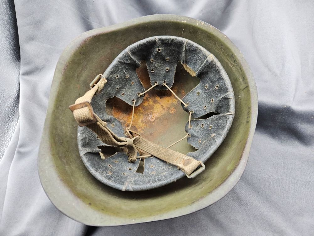 WWII Russian Soviet SSh-39 Steel combat Helmet. — image 7